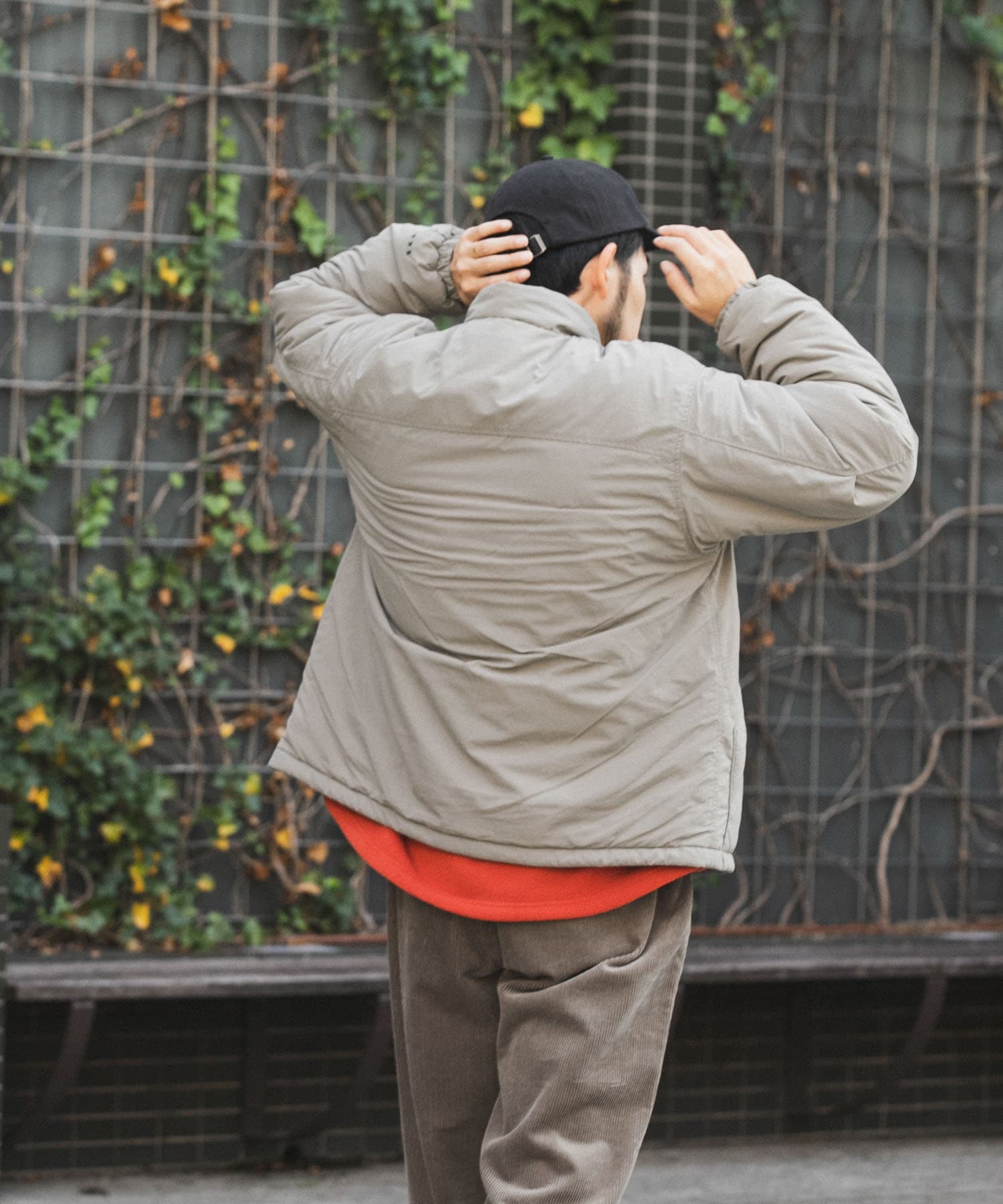 ストーンベージュ