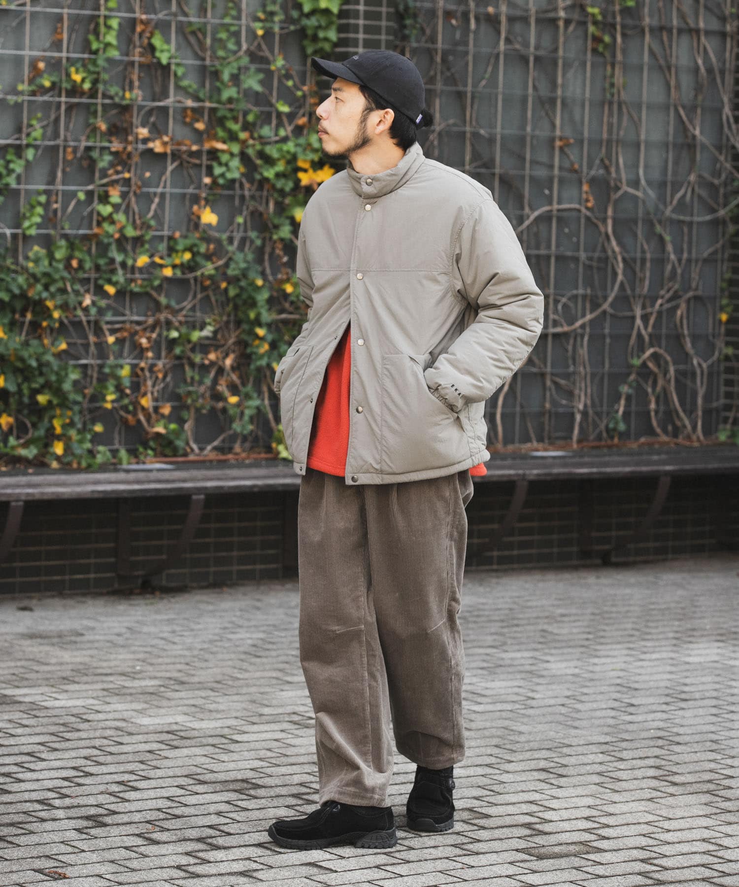 ストーンベージュ