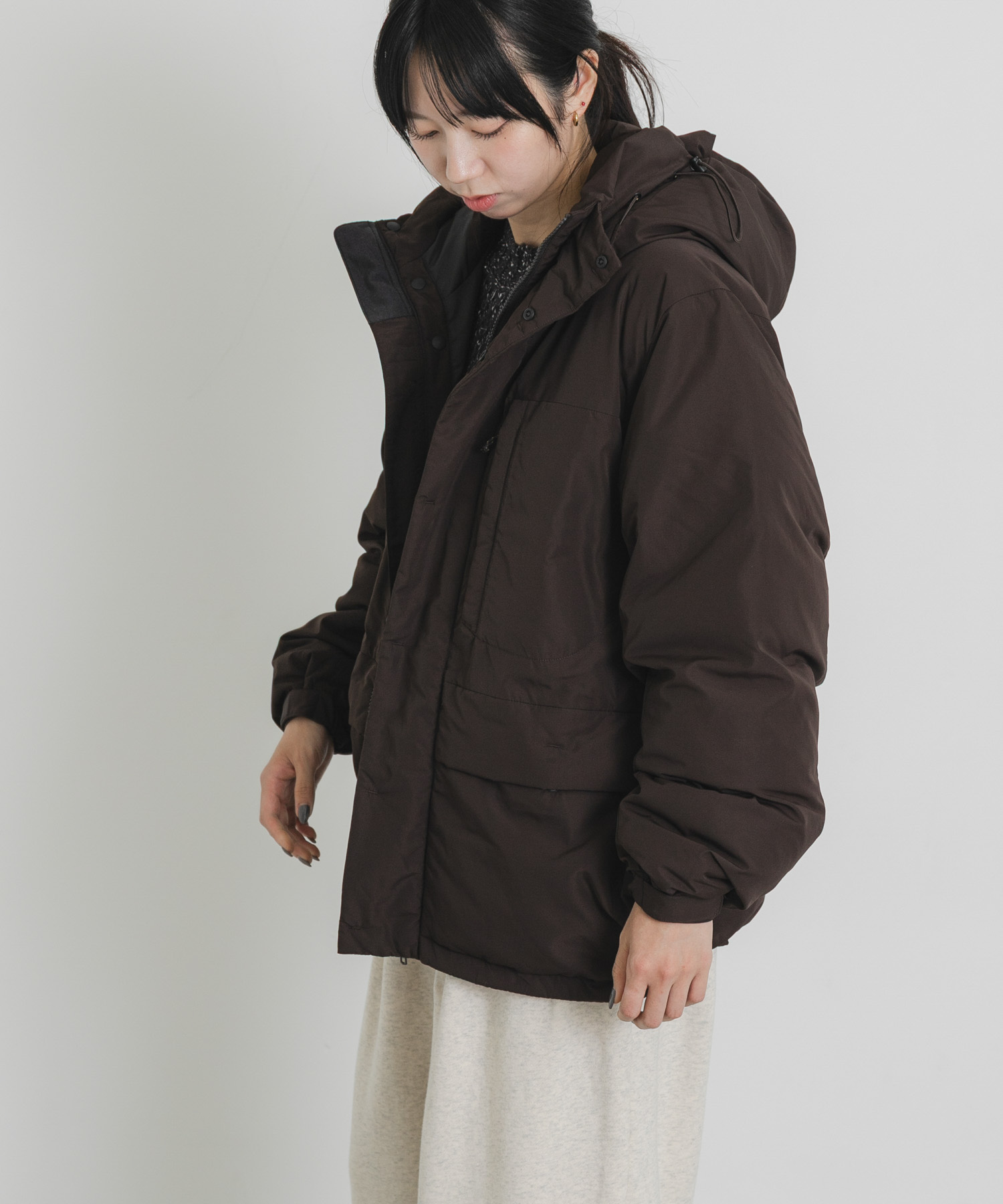 ダークブラウン