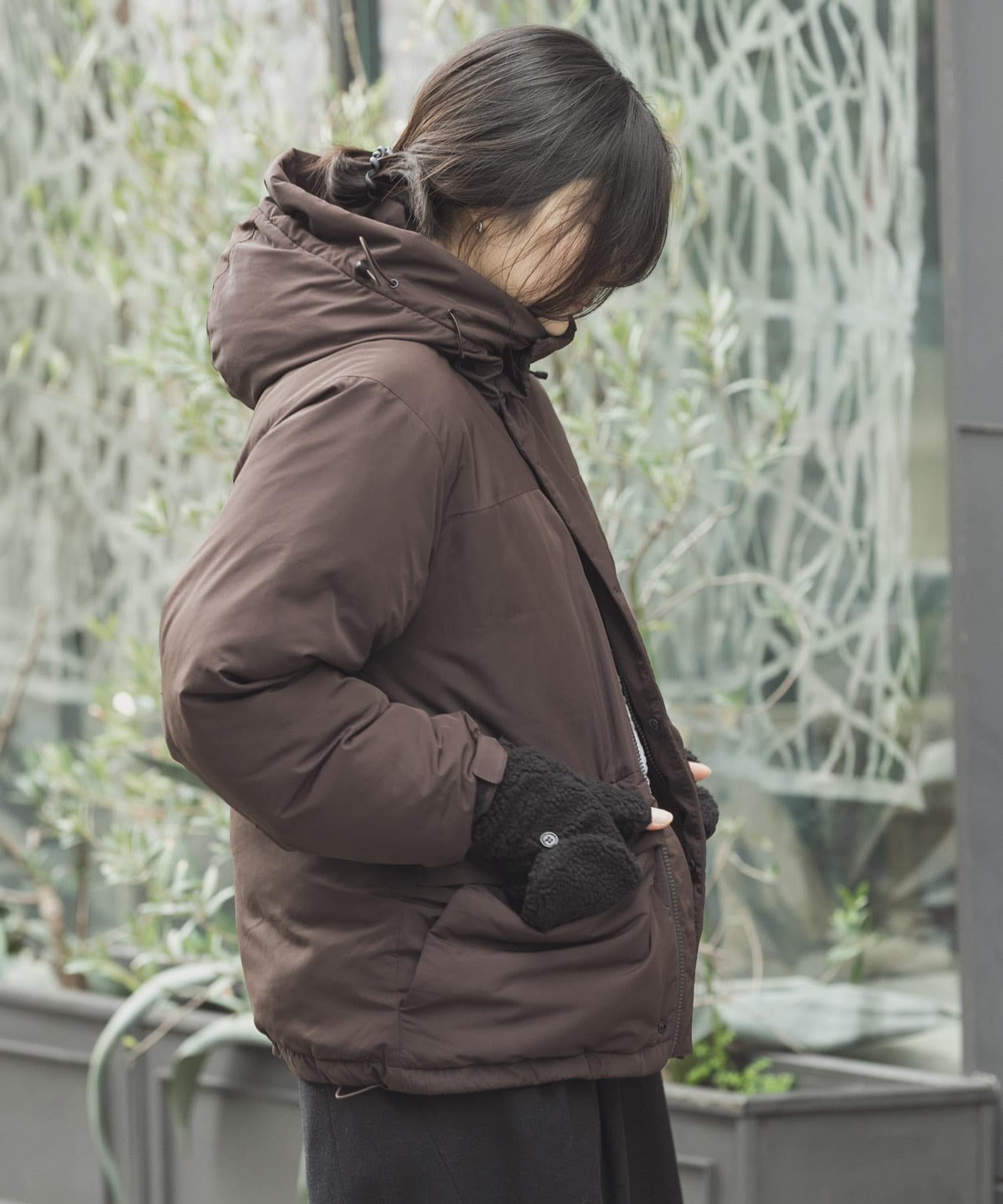 ダークブラウン