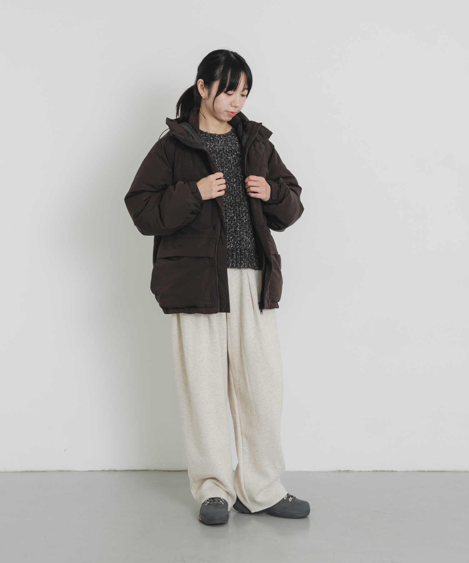 ダークブラウン