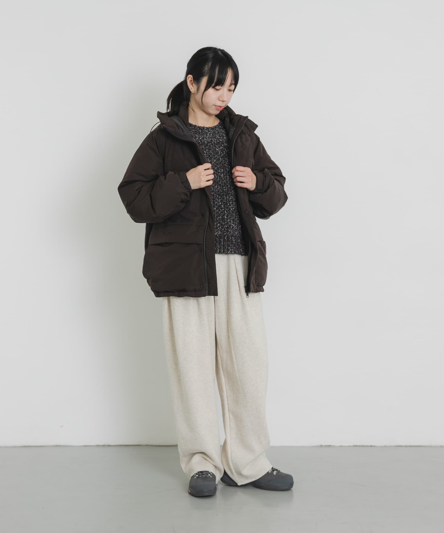 ダークブラウン