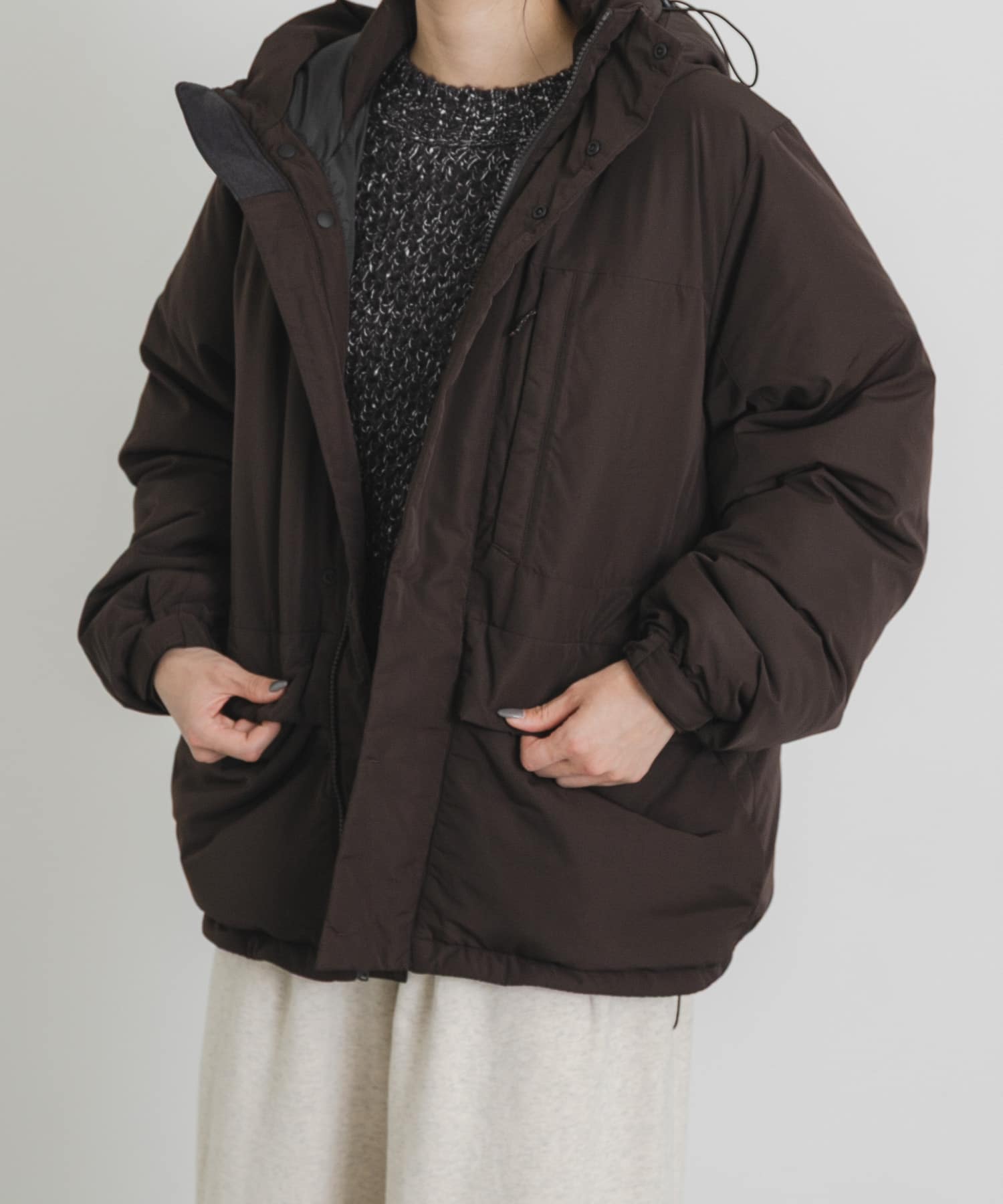 ダークブラウン