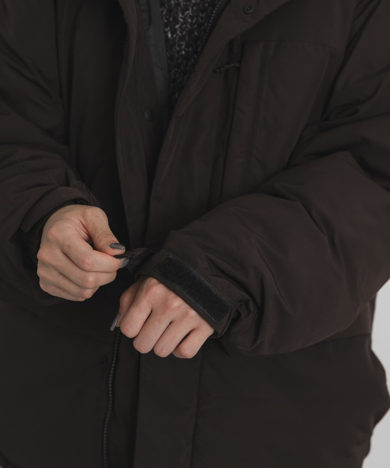 ダークブラウン