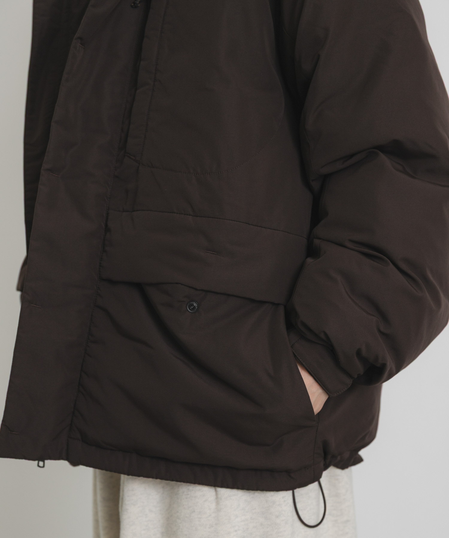 ダークブラウン