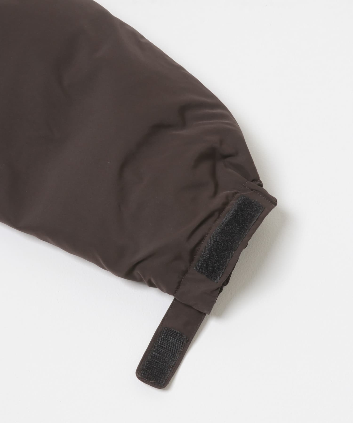 ダークブラウン