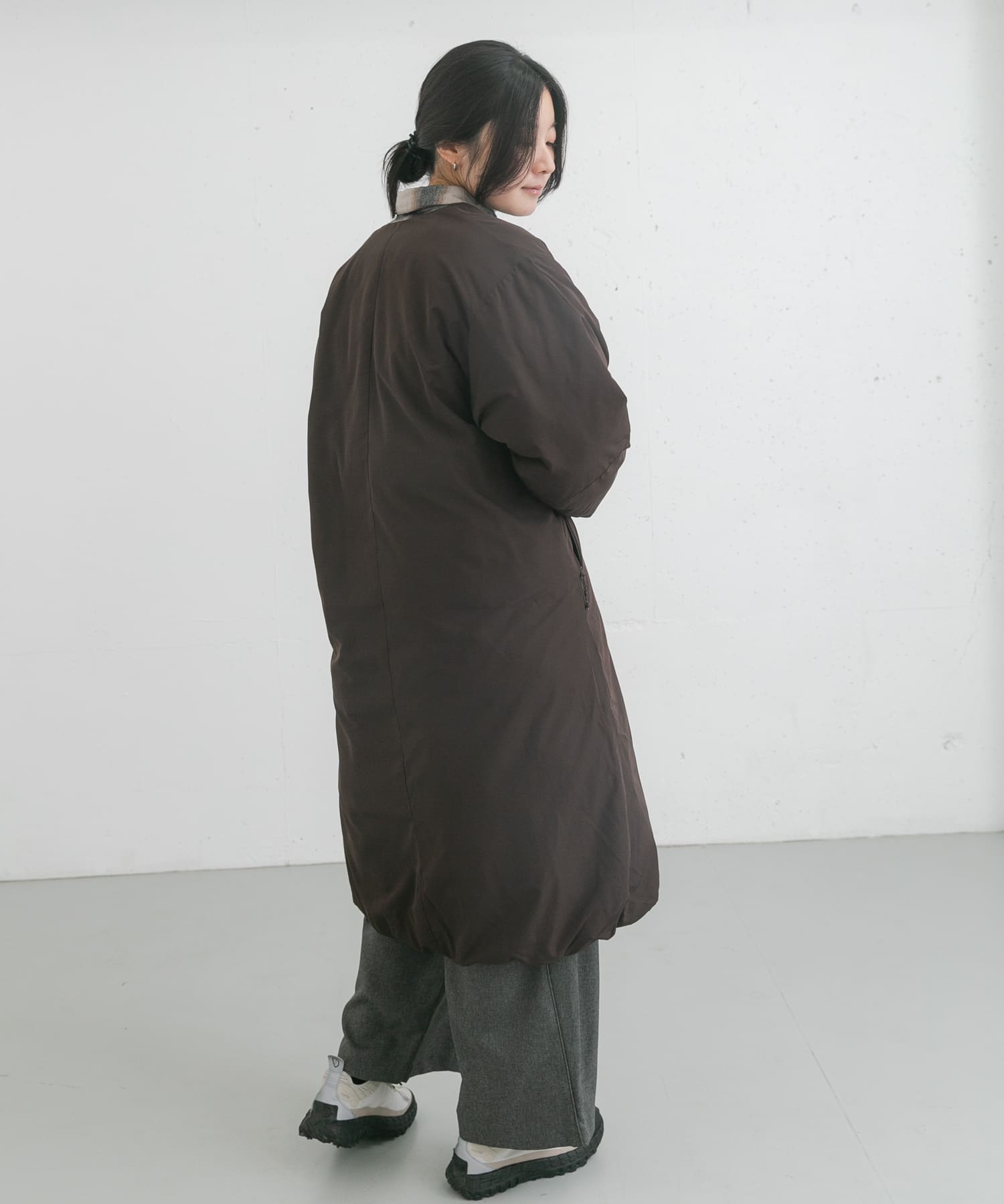 ダークブラウン