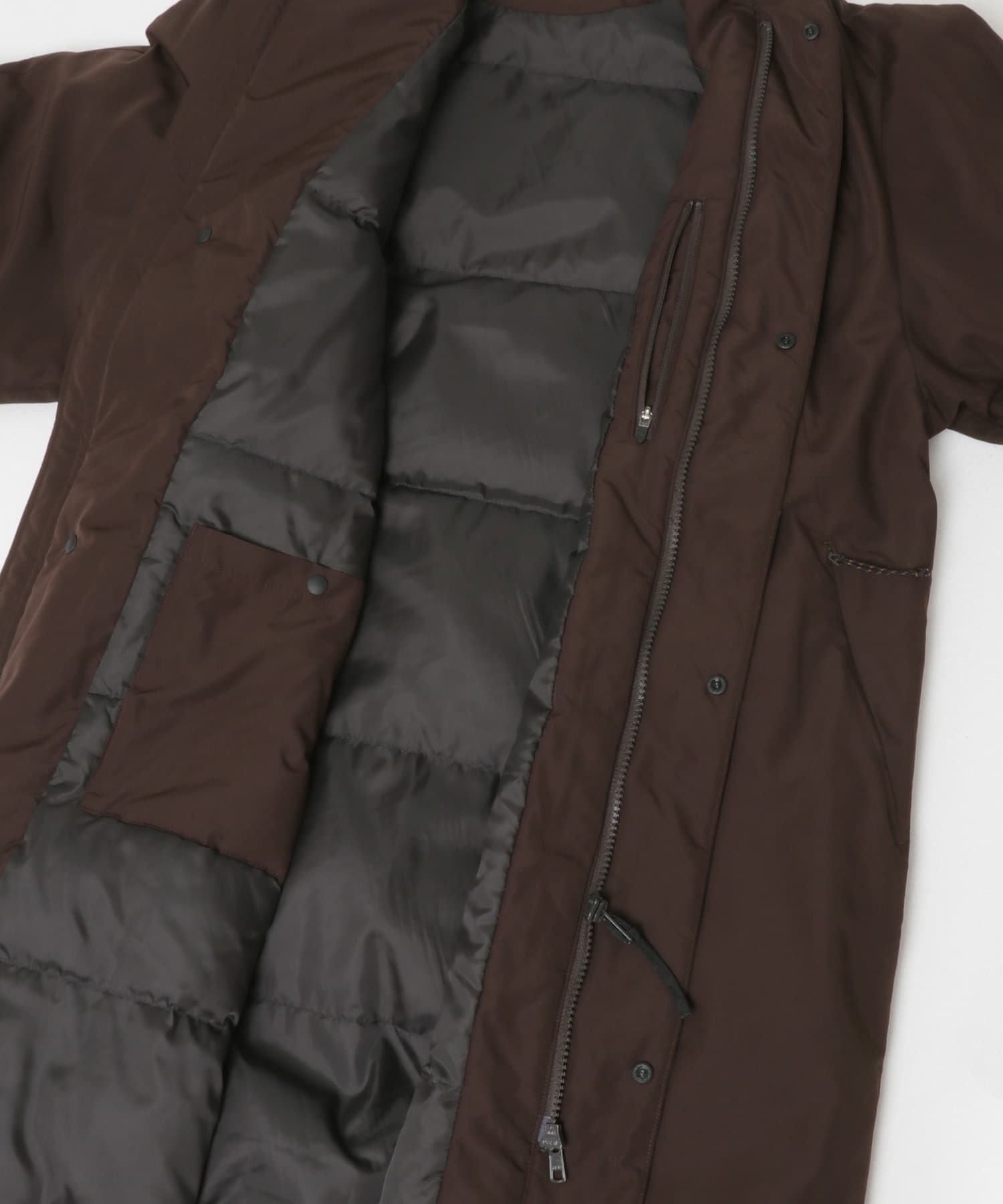 ダークブラウン