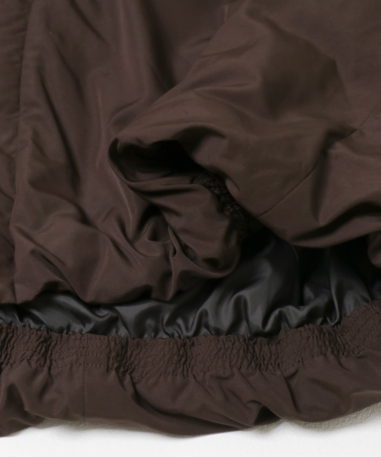 ダークブラウン