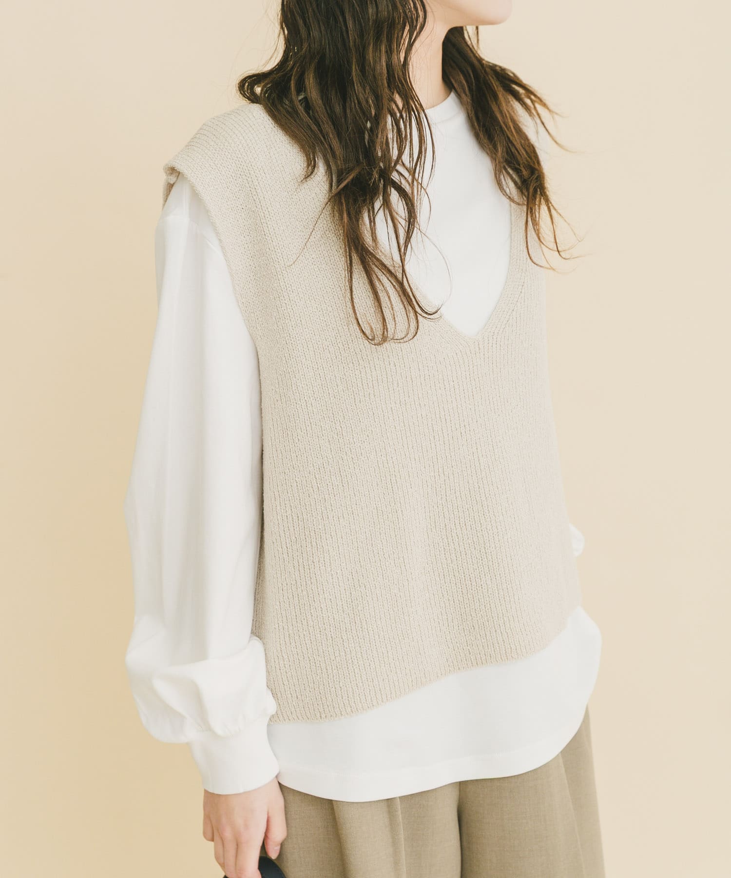 ニットベスト×ボリュームスリーブカットソー