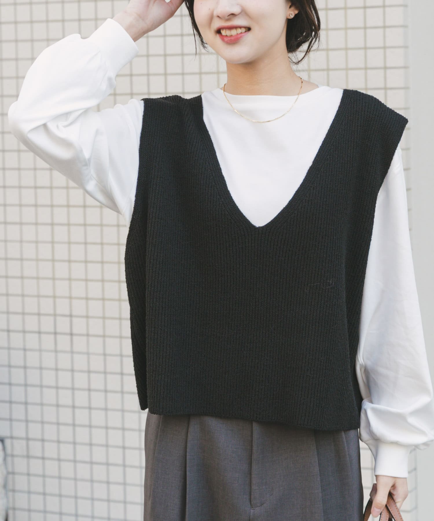 ニットベスト×ボリュームスリーブカットソー