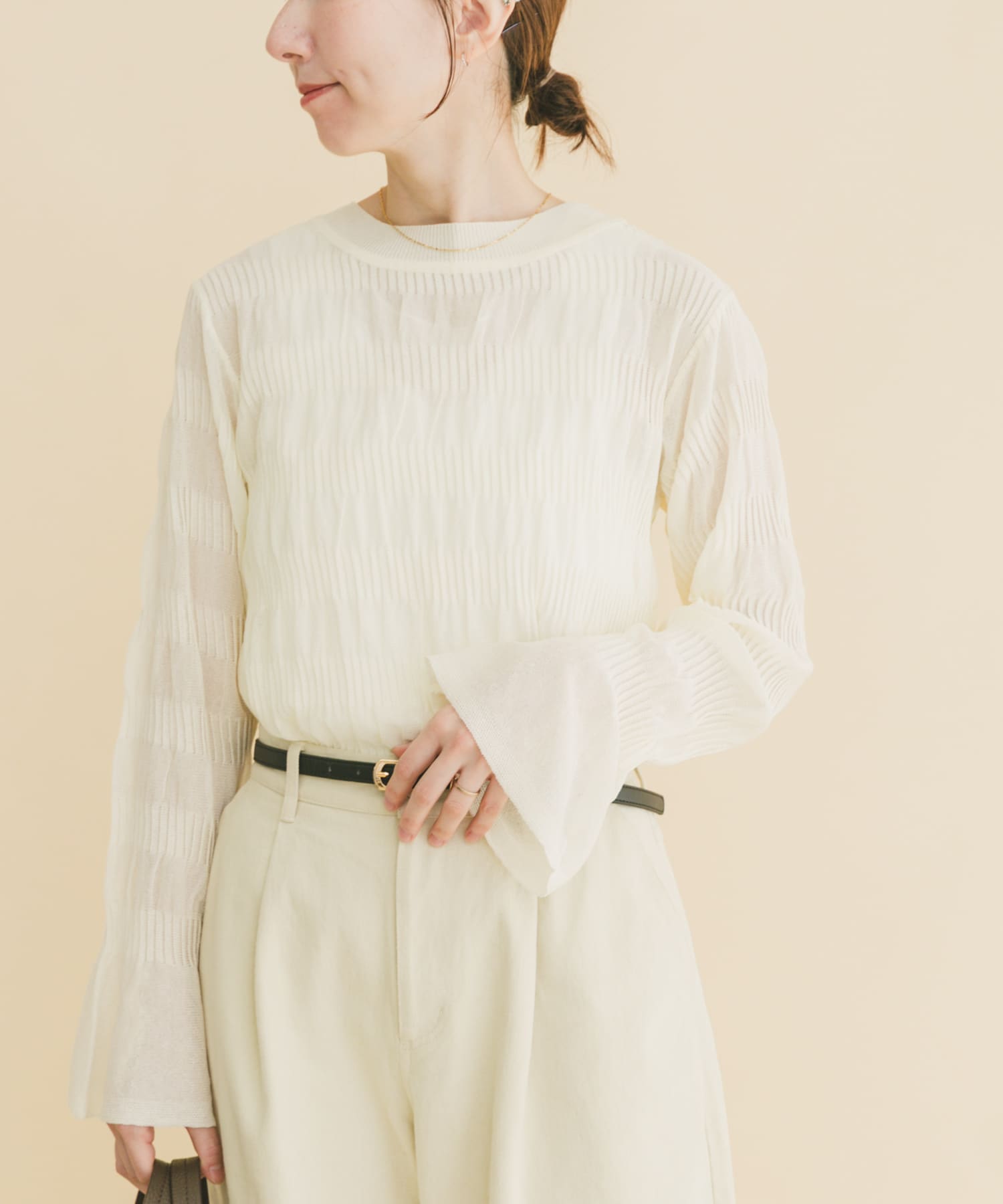 シャーリングフレアスリーブニット