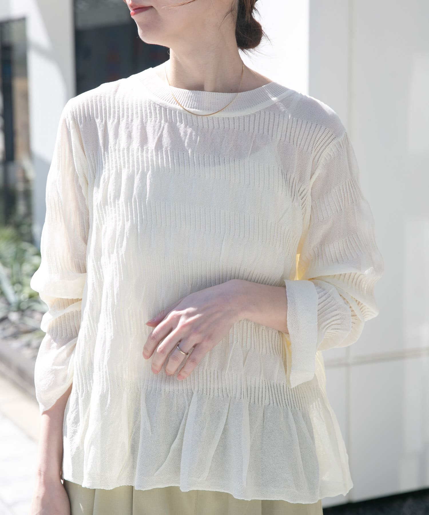 シャーリングフレアスリーブニット