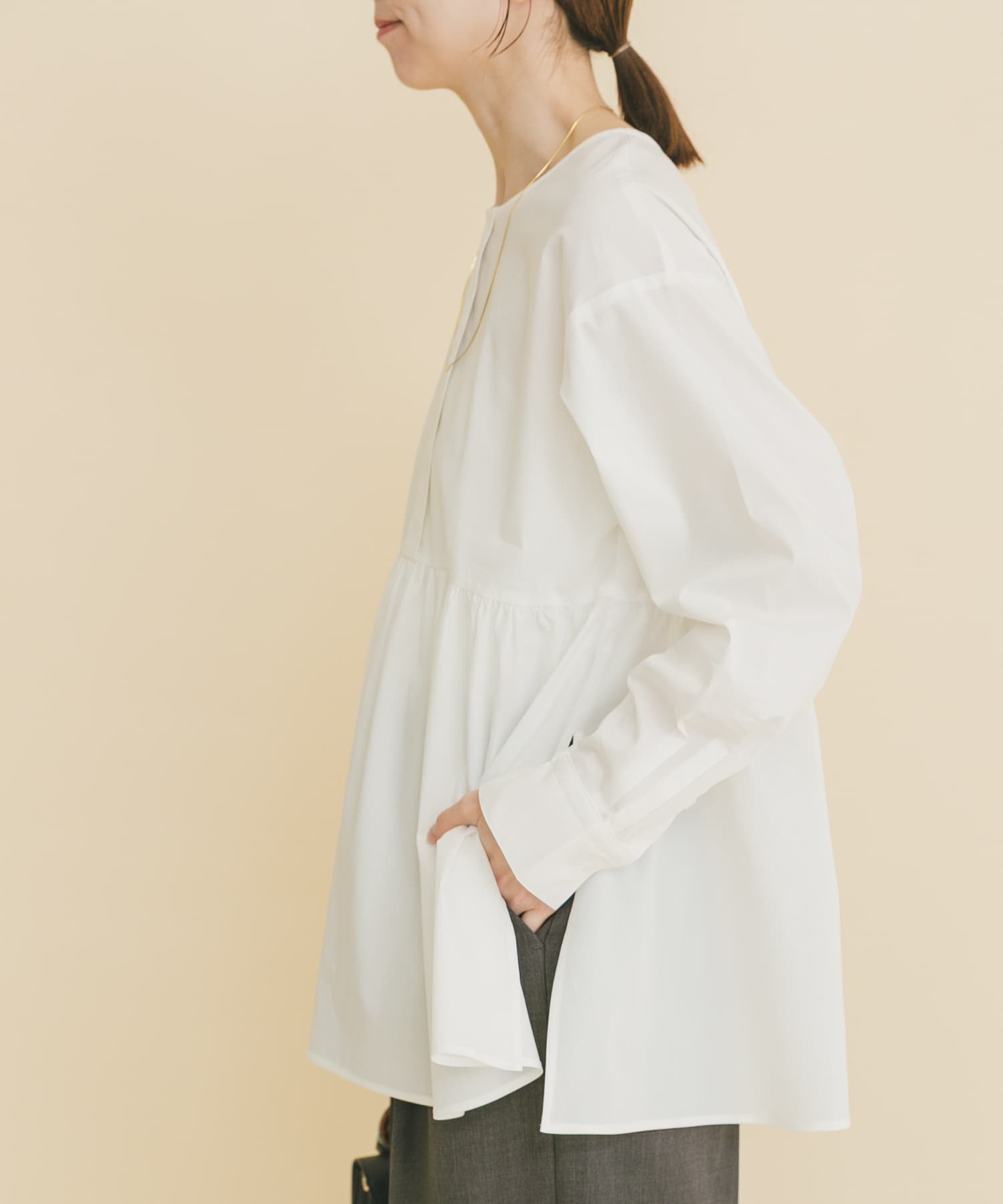 ギャザーペプラムブラウス