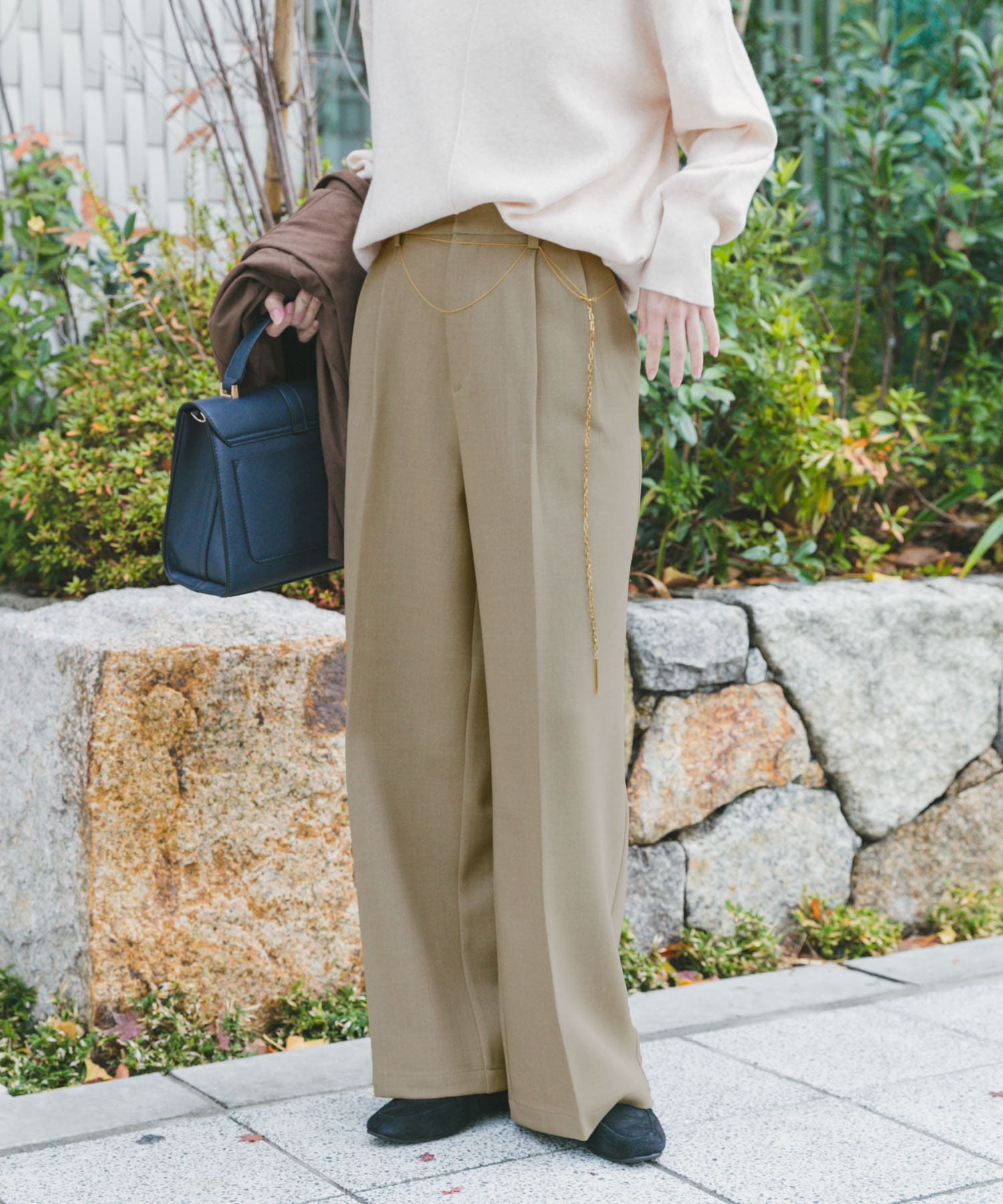 チェーンベルト付きパンツ