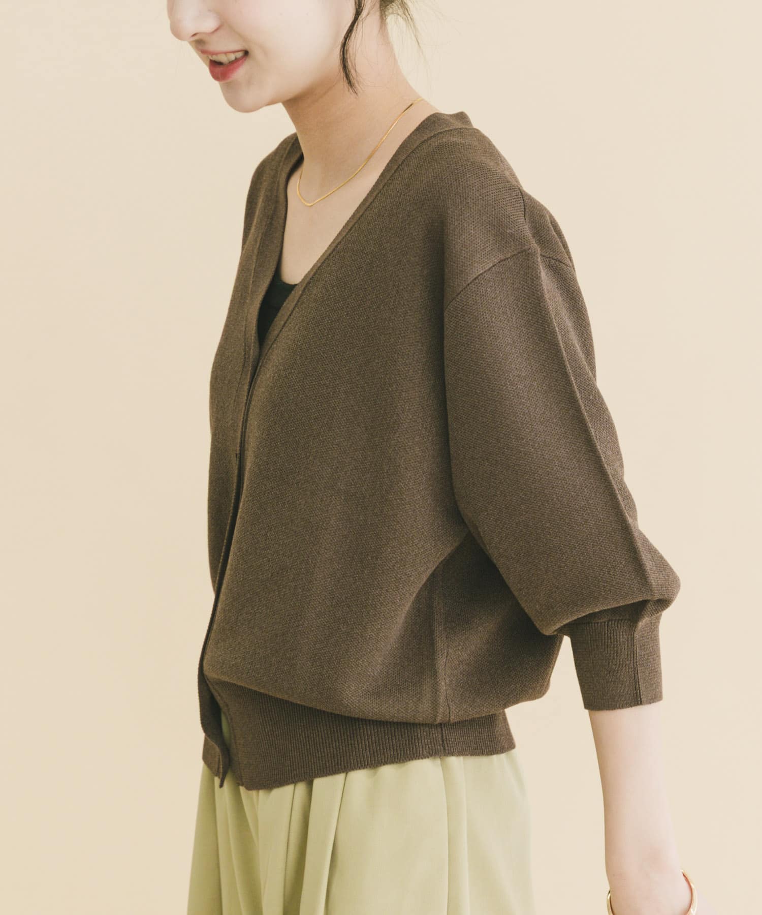Vネックハーフスリーブニットカーディガン