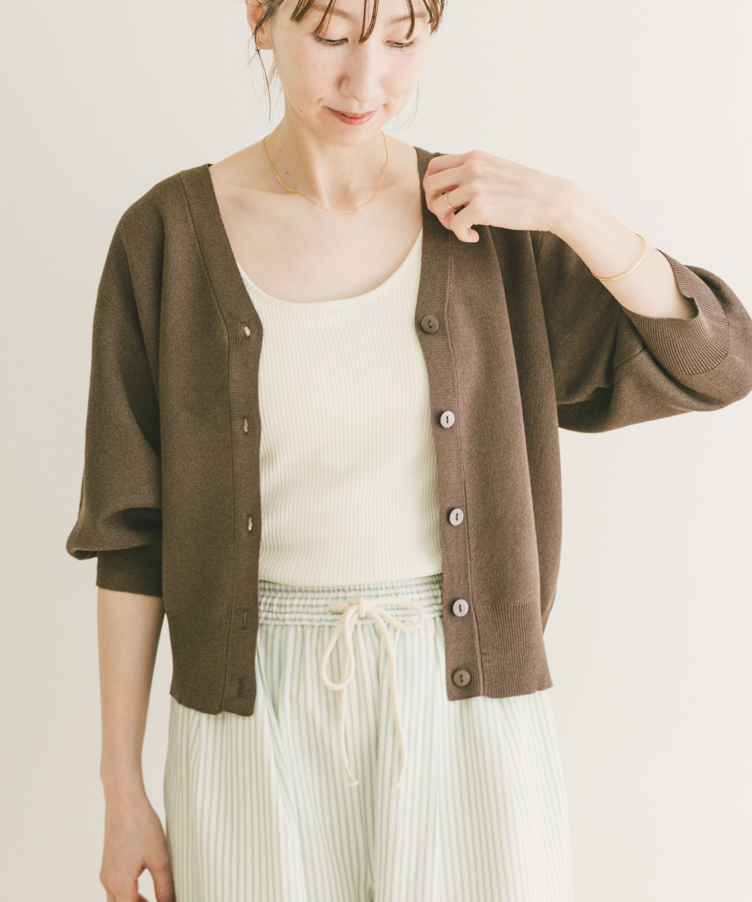 Vネックハーフスリーブニットカーディガン