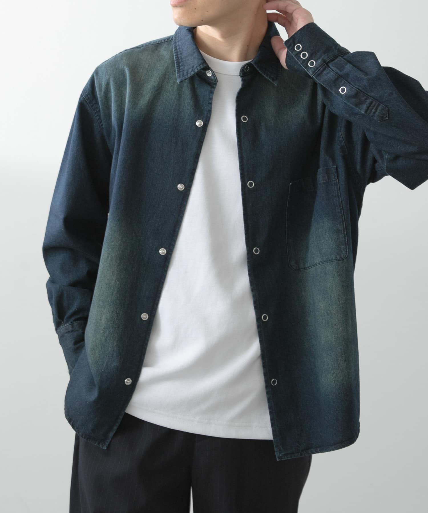 フェードデニム リングドットボタンシャツ