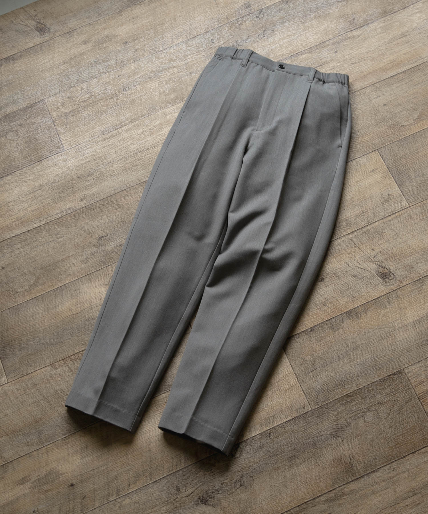 Every Day TRテーパードスラックス GRY S