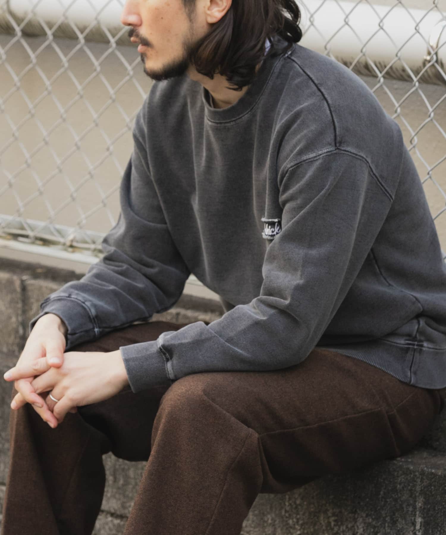 ワンポイント刺繍スウェットデニムトップス