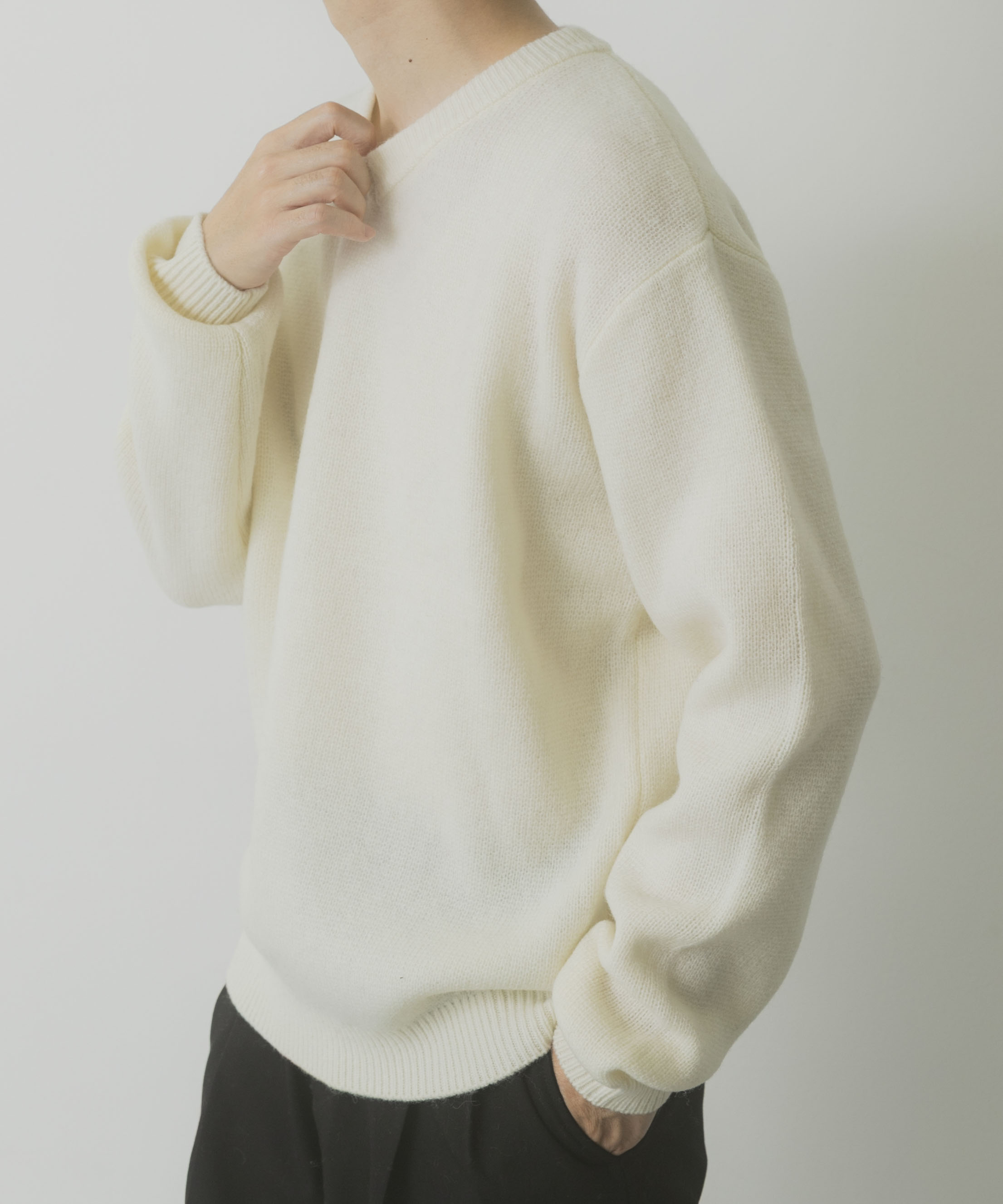 タスマニア メリノウール100 Vネックニット