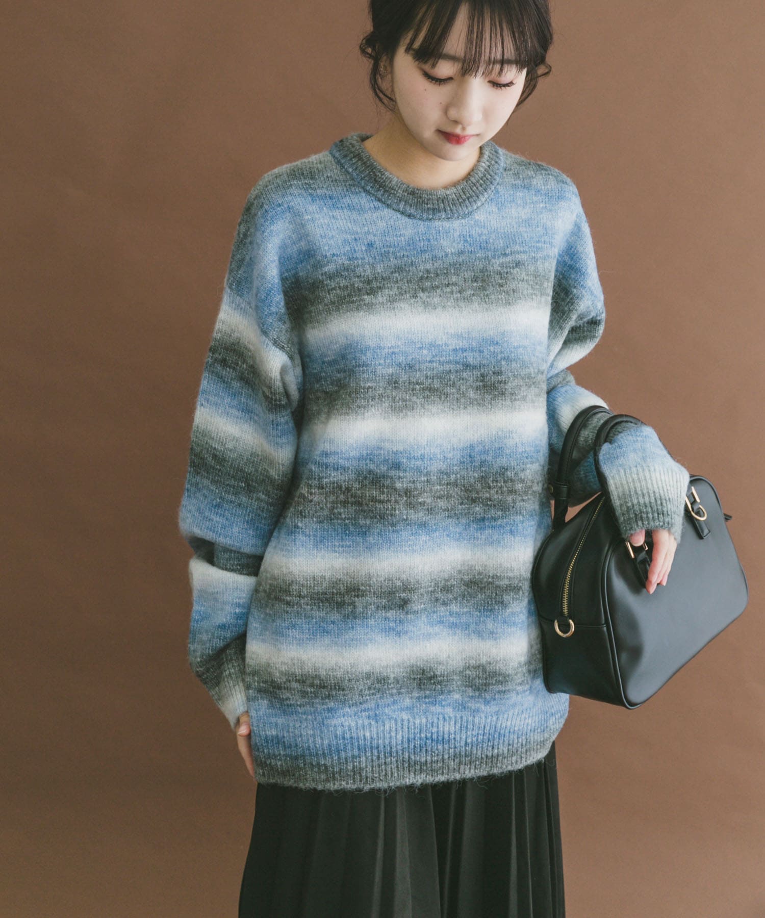 グラデーションクルーネックルーズニット BLU M