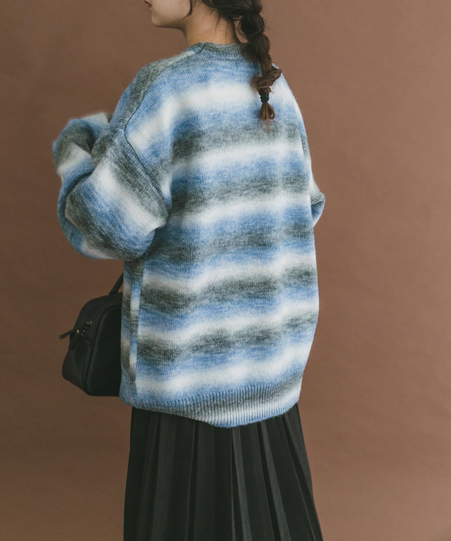 グラデーションクルーネックルーズニット BLU L