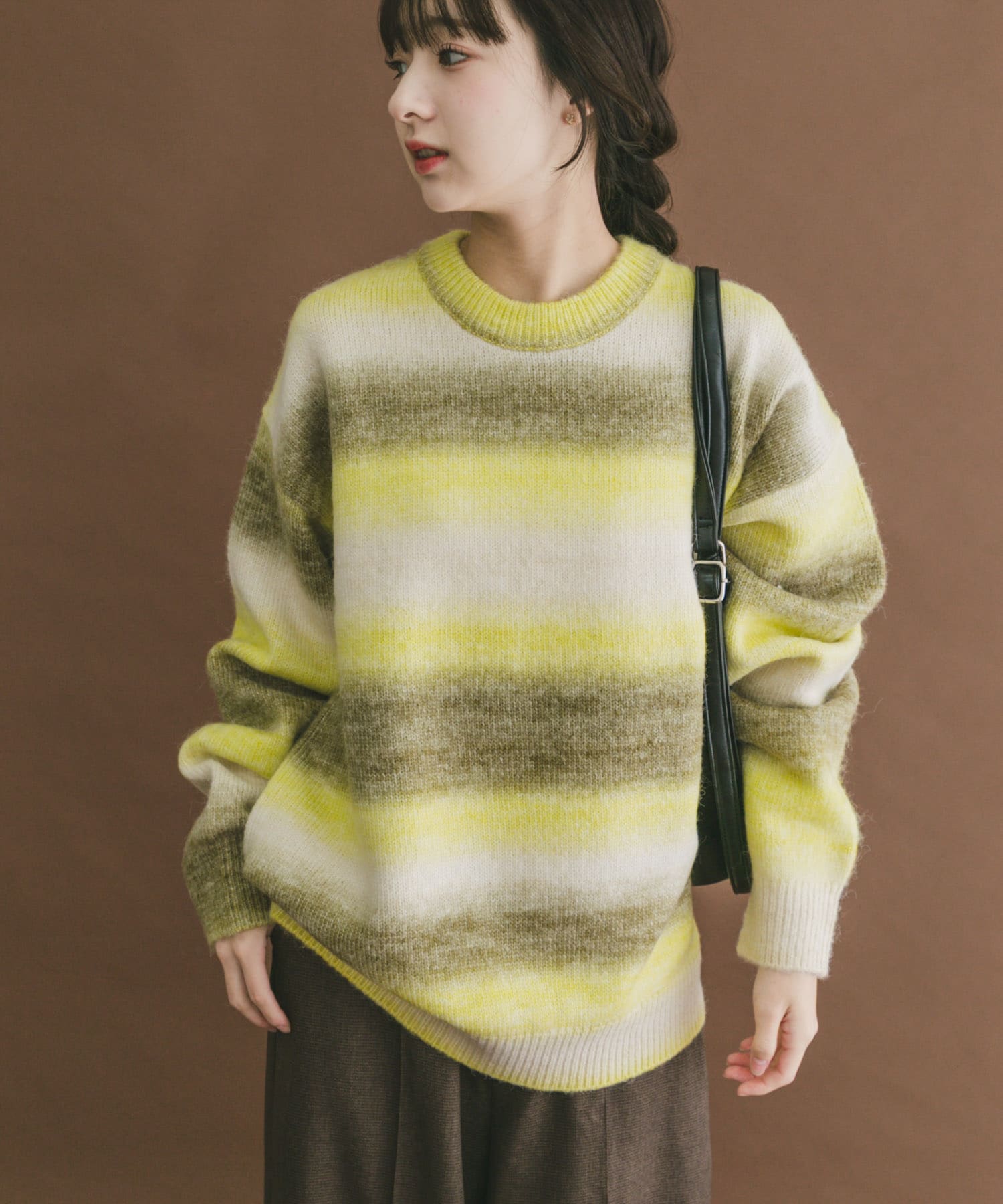 グラデーションクルーネックルーズニット