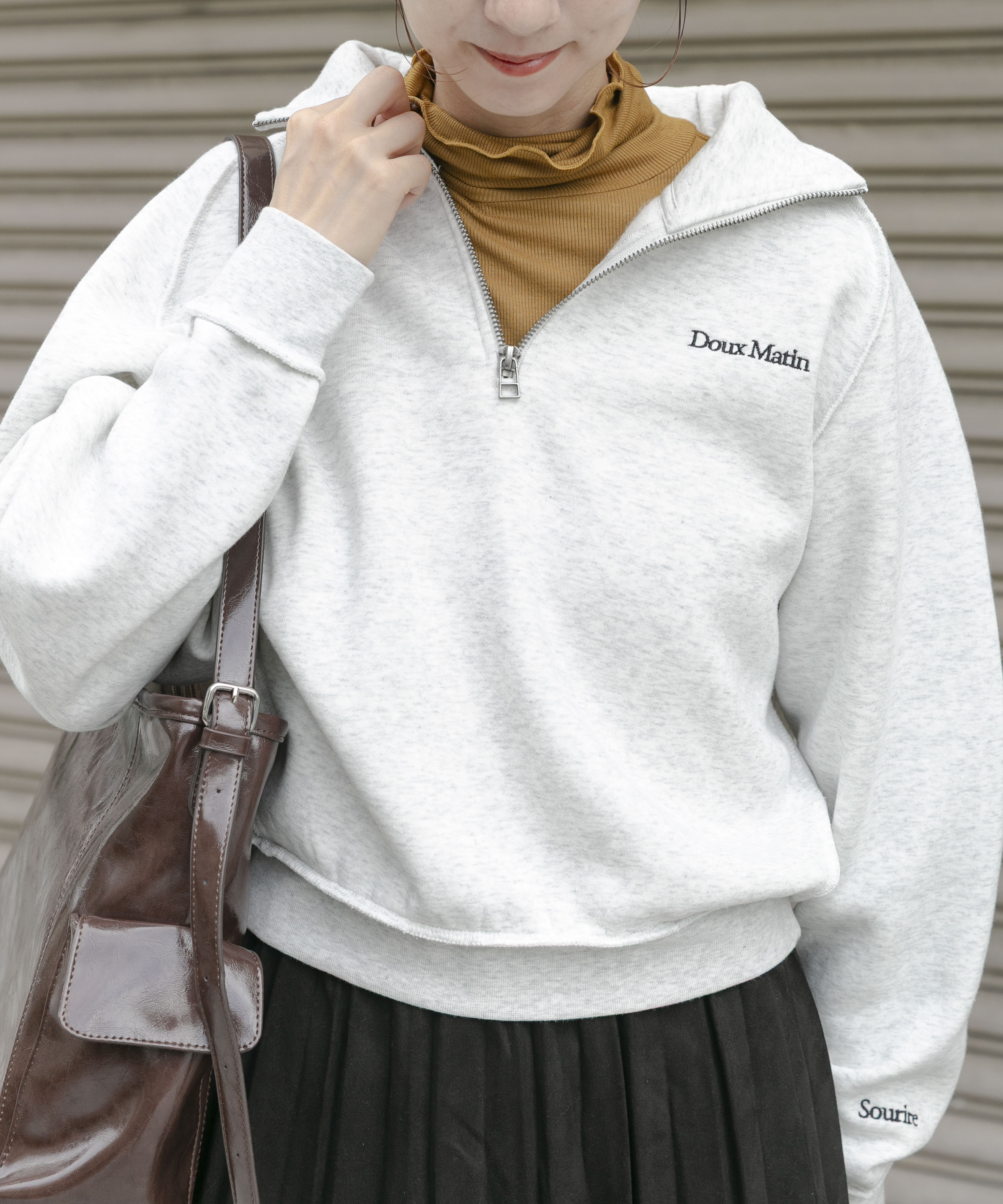 ハーフジップ刺繍スウェット