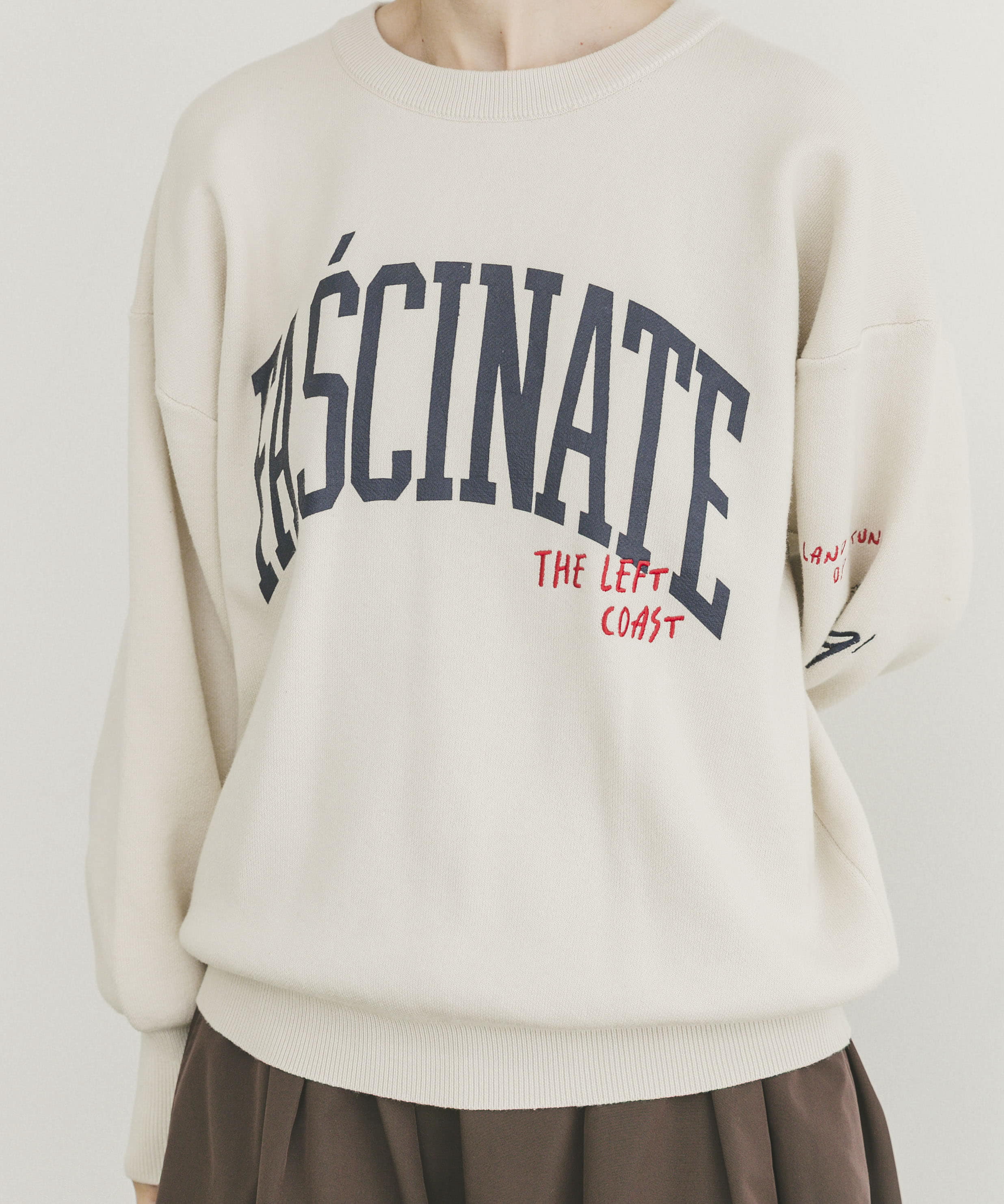 『洗濯可』スウェットライク刺繍ニット