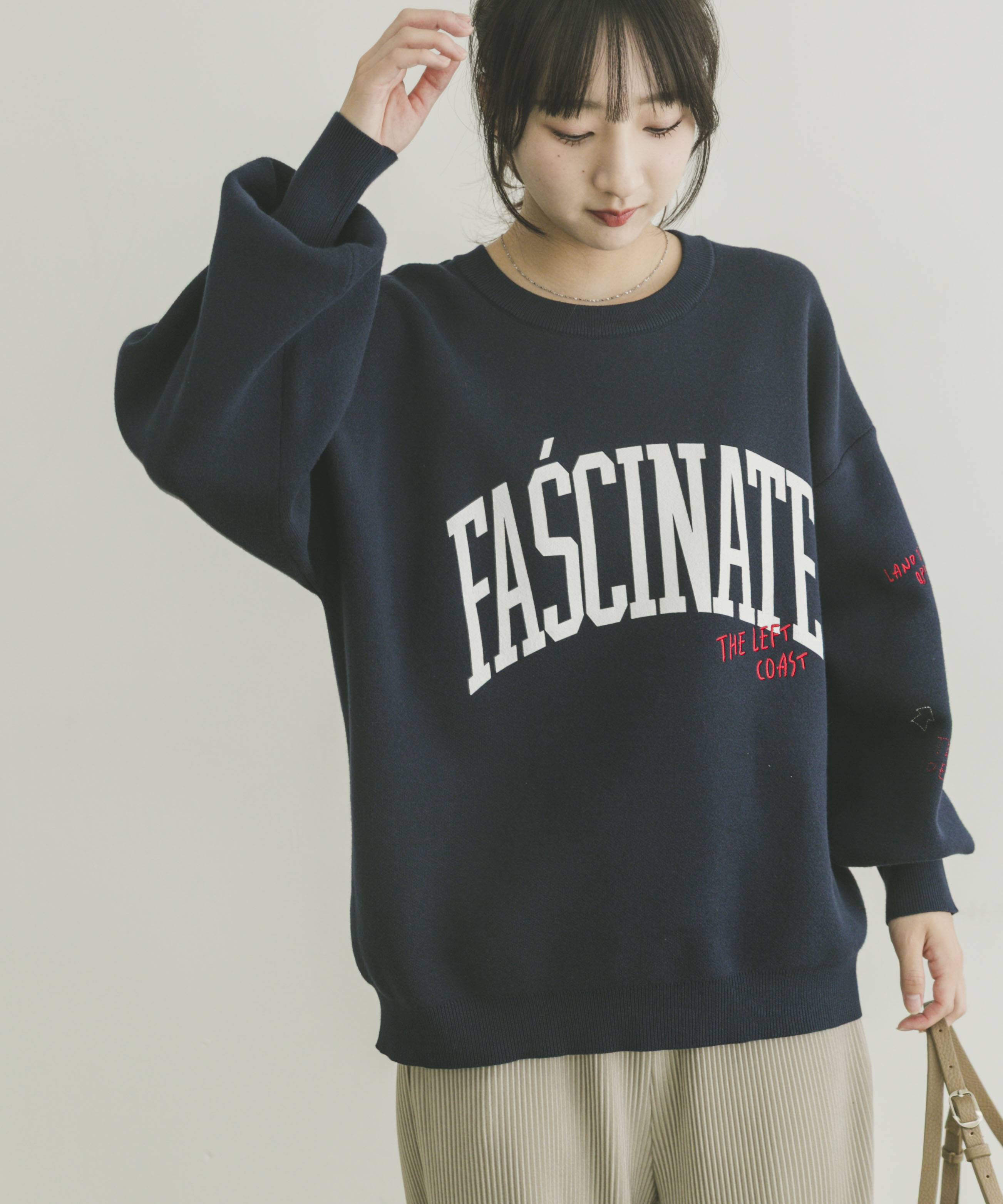 スウェットライク刺繍ニット