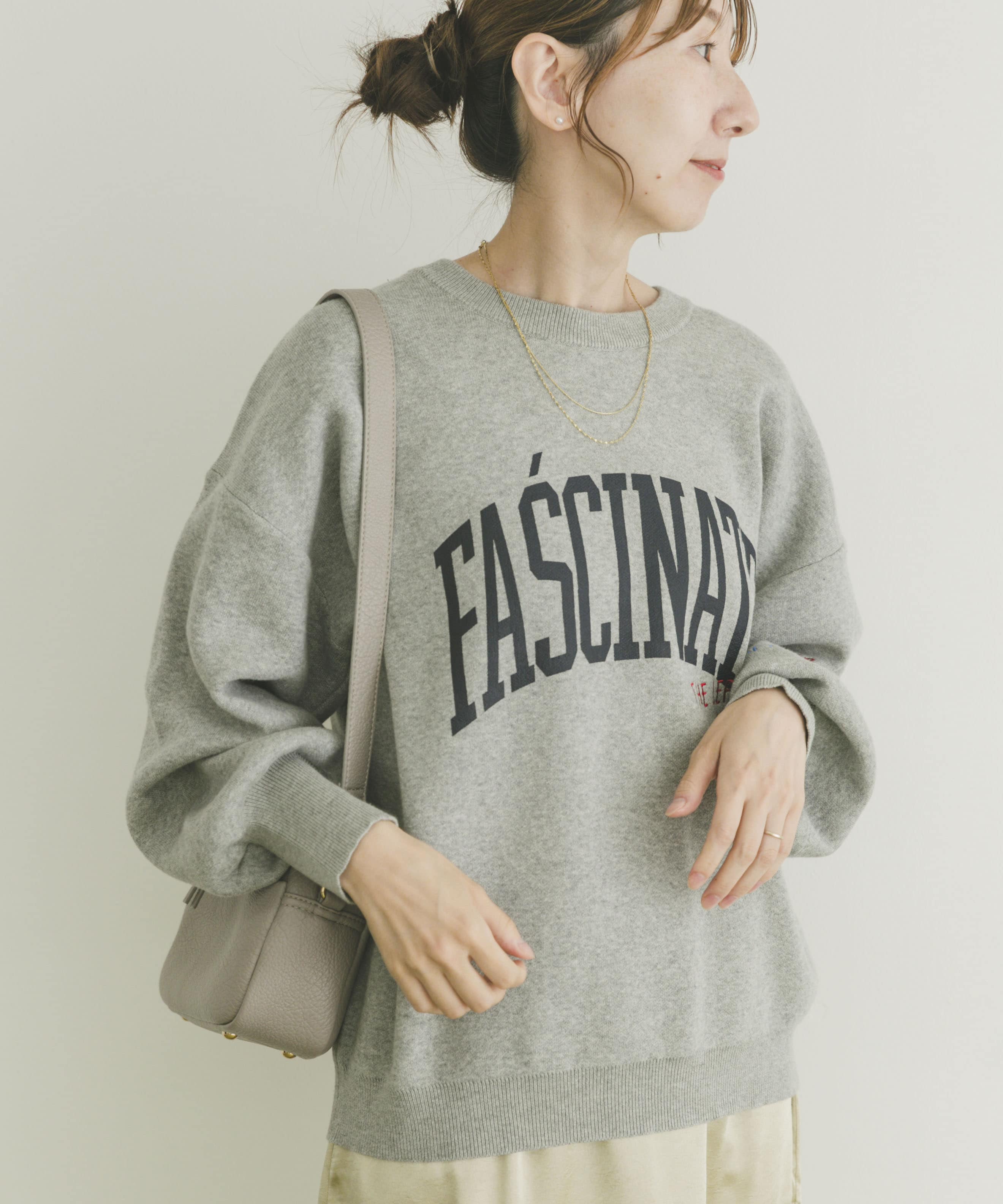 『洗濯可/毛玉防止』スウェットライク刺繍ニット