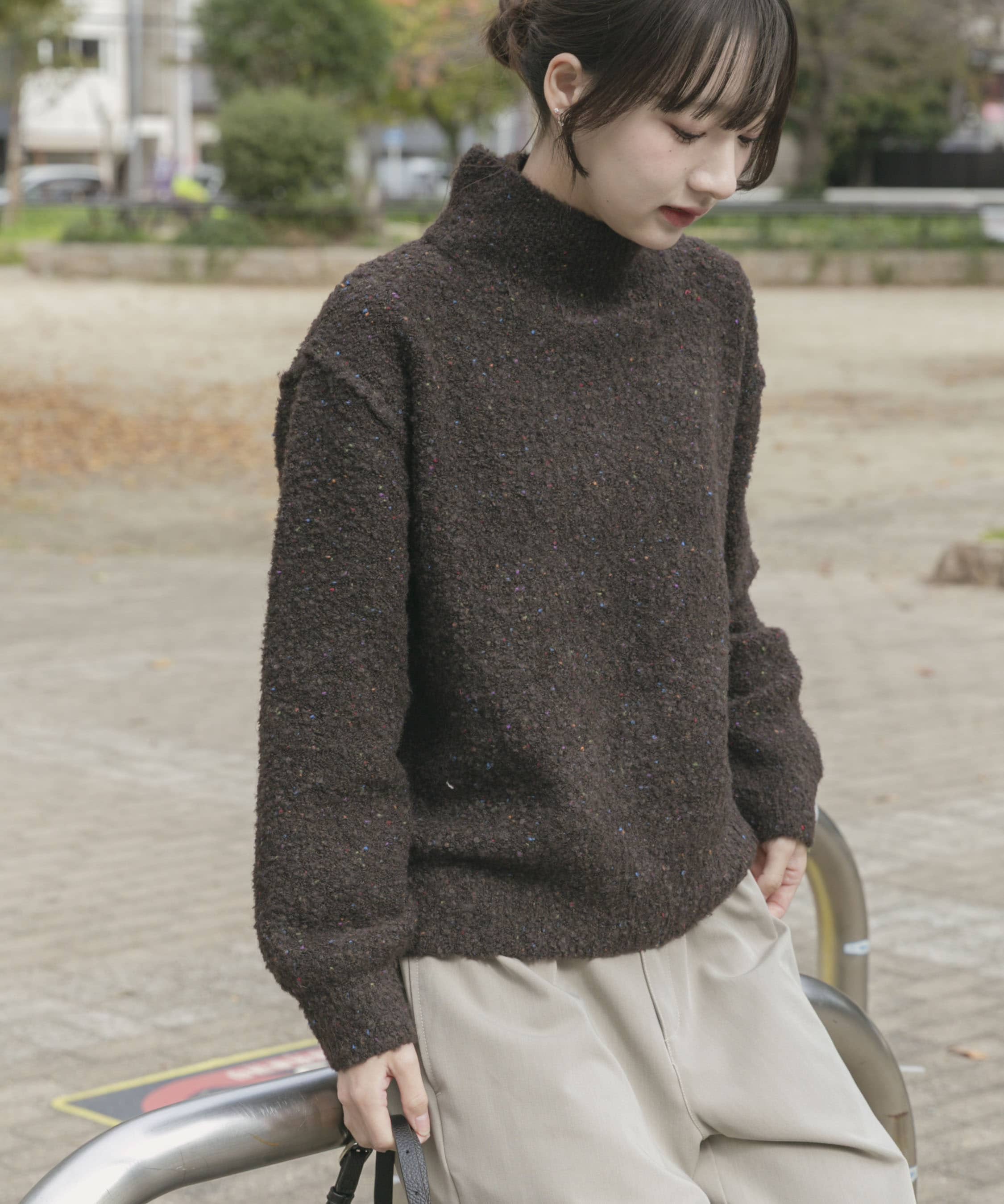 シャーベットカラーハイネックニット