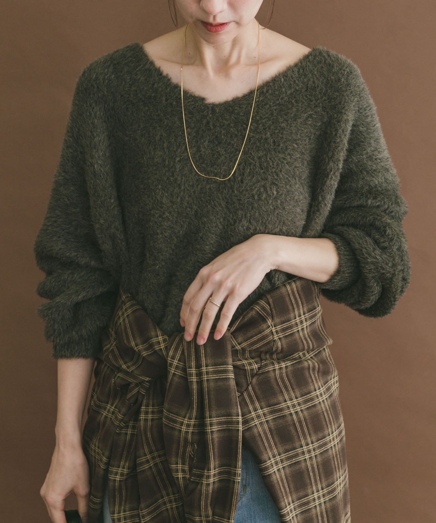 アニモシャギーVネックニット