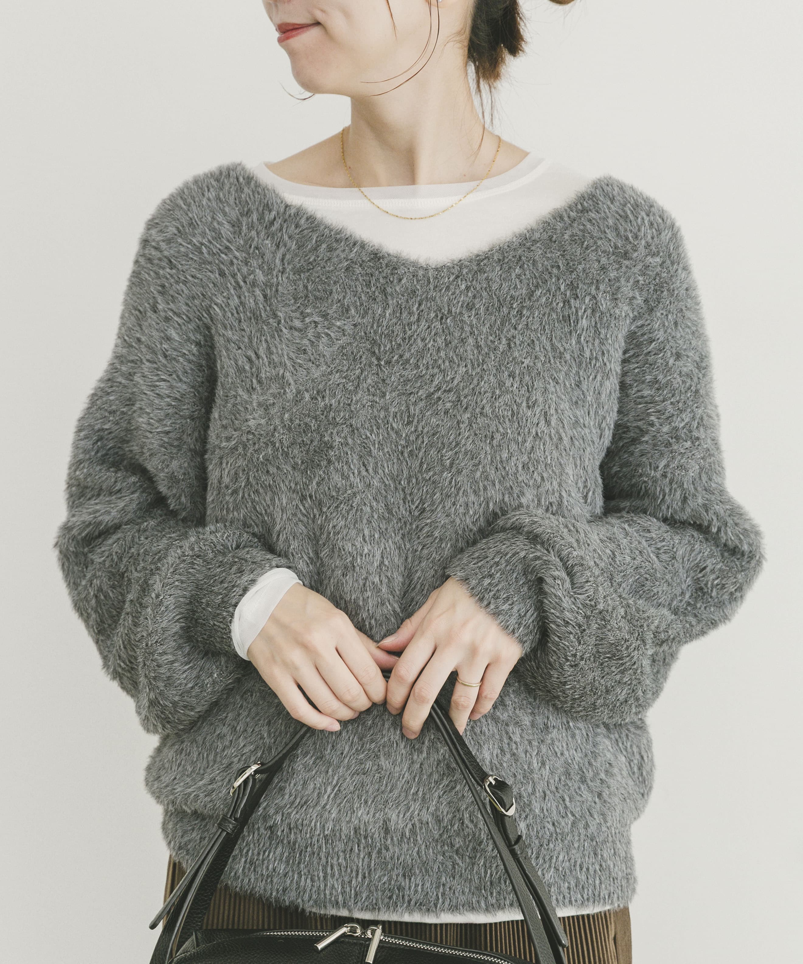 アニモシャギーVネックニット