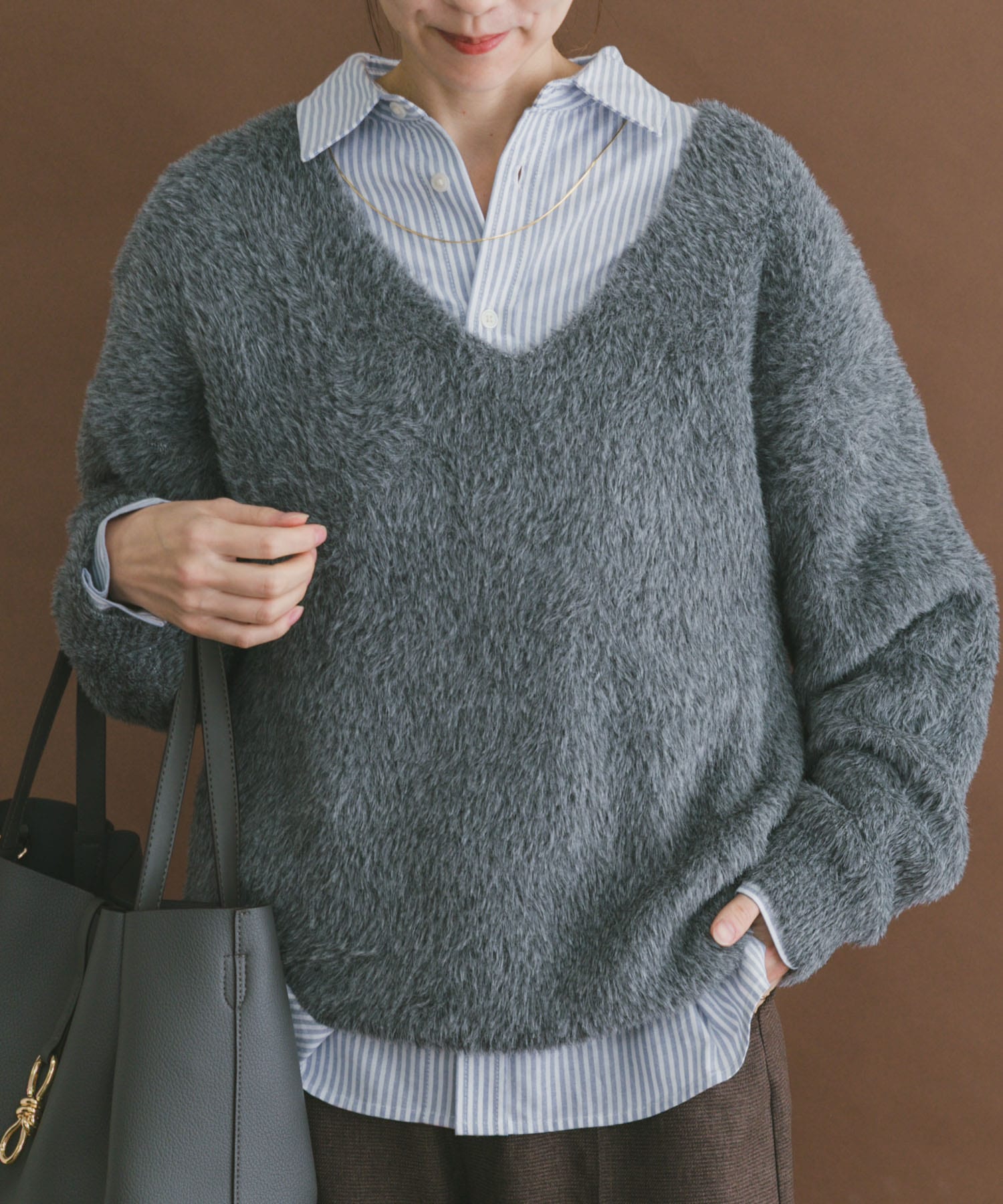 アニモシャギーVネックニット