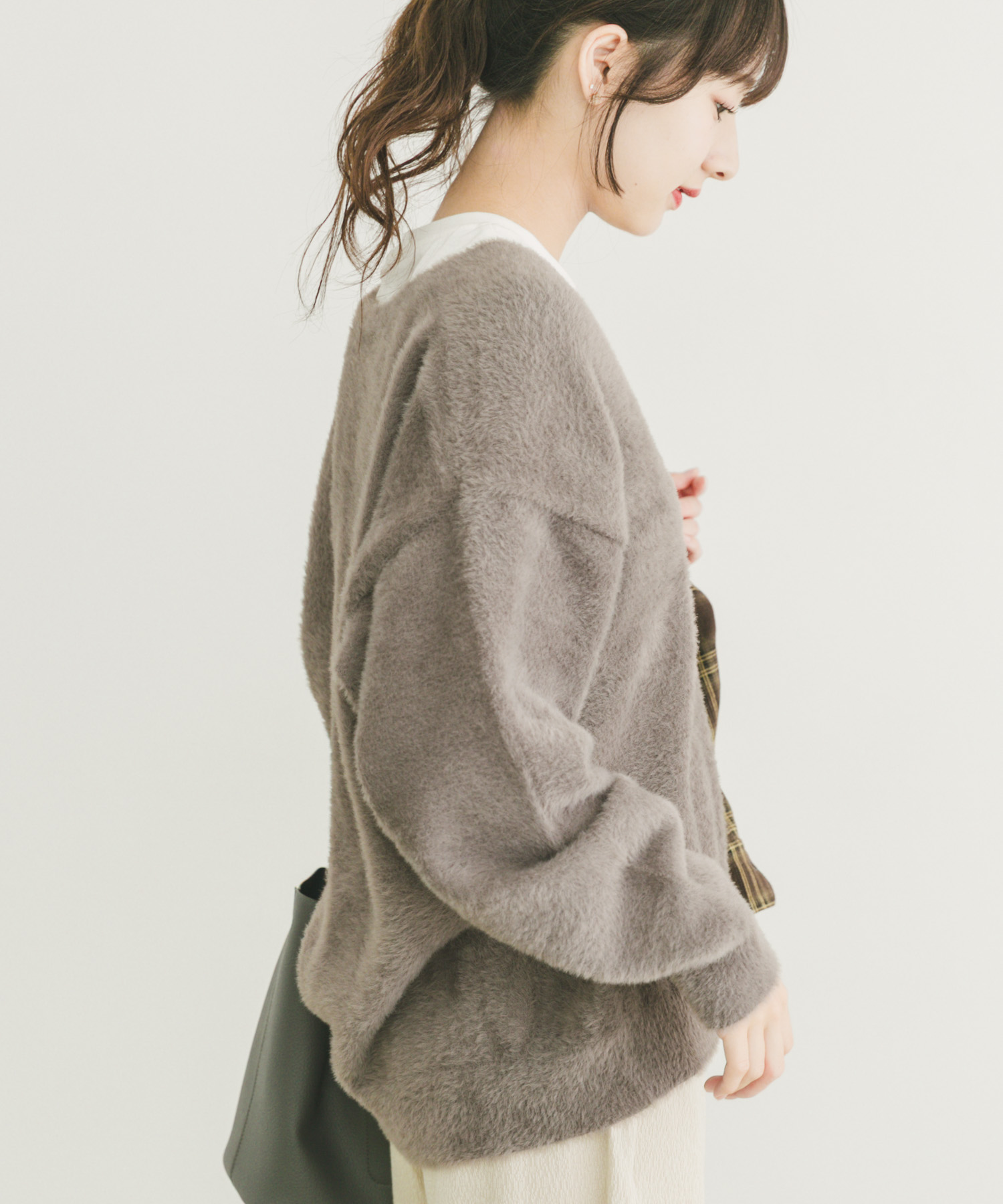 ミニシャギーVネックニット