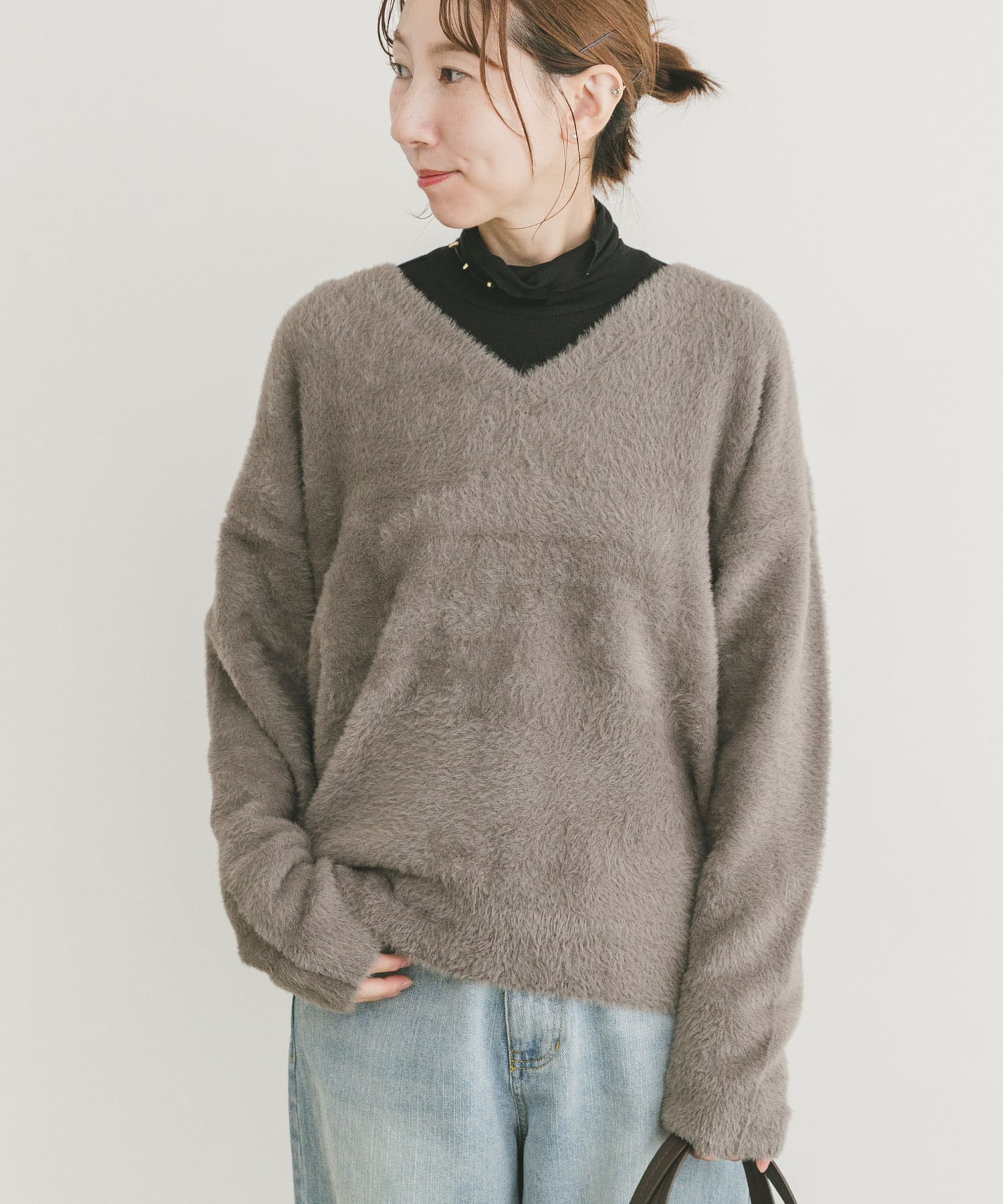 ミニシャギーVネックニット