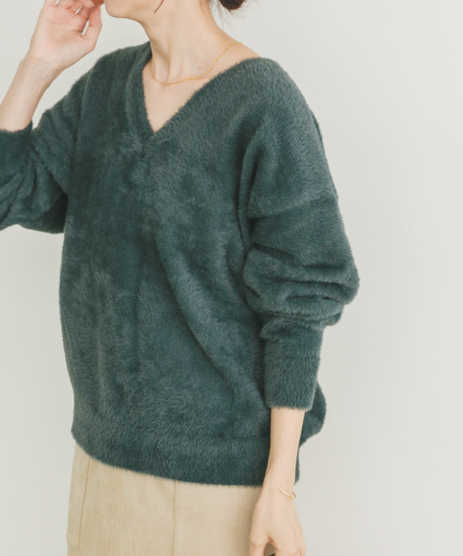 ミニシャギーVネックニット