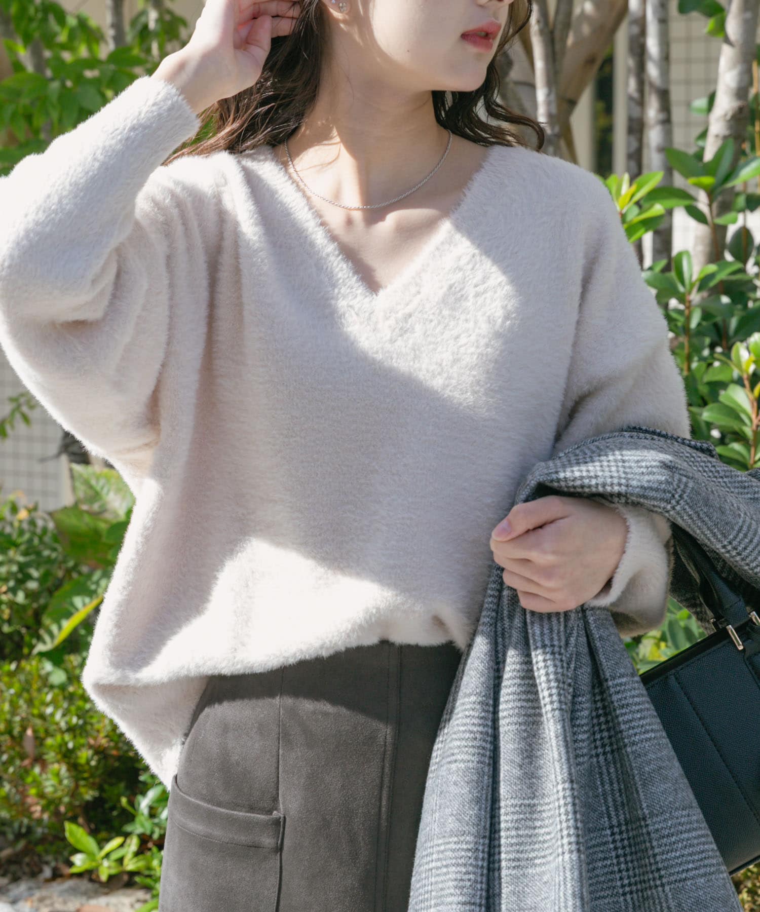 ミニシャギーVネックニット