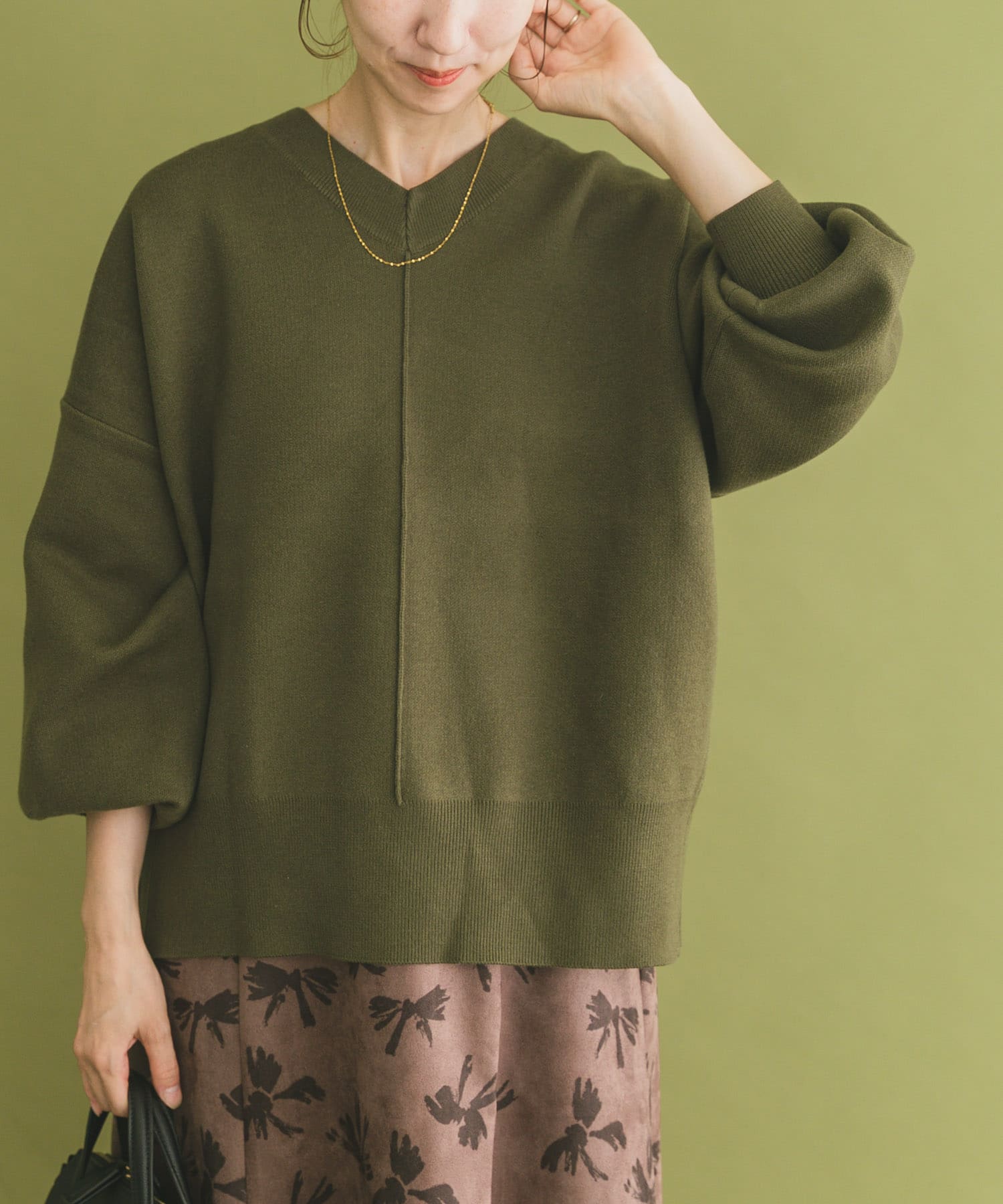 Vネックニットプルオーバー