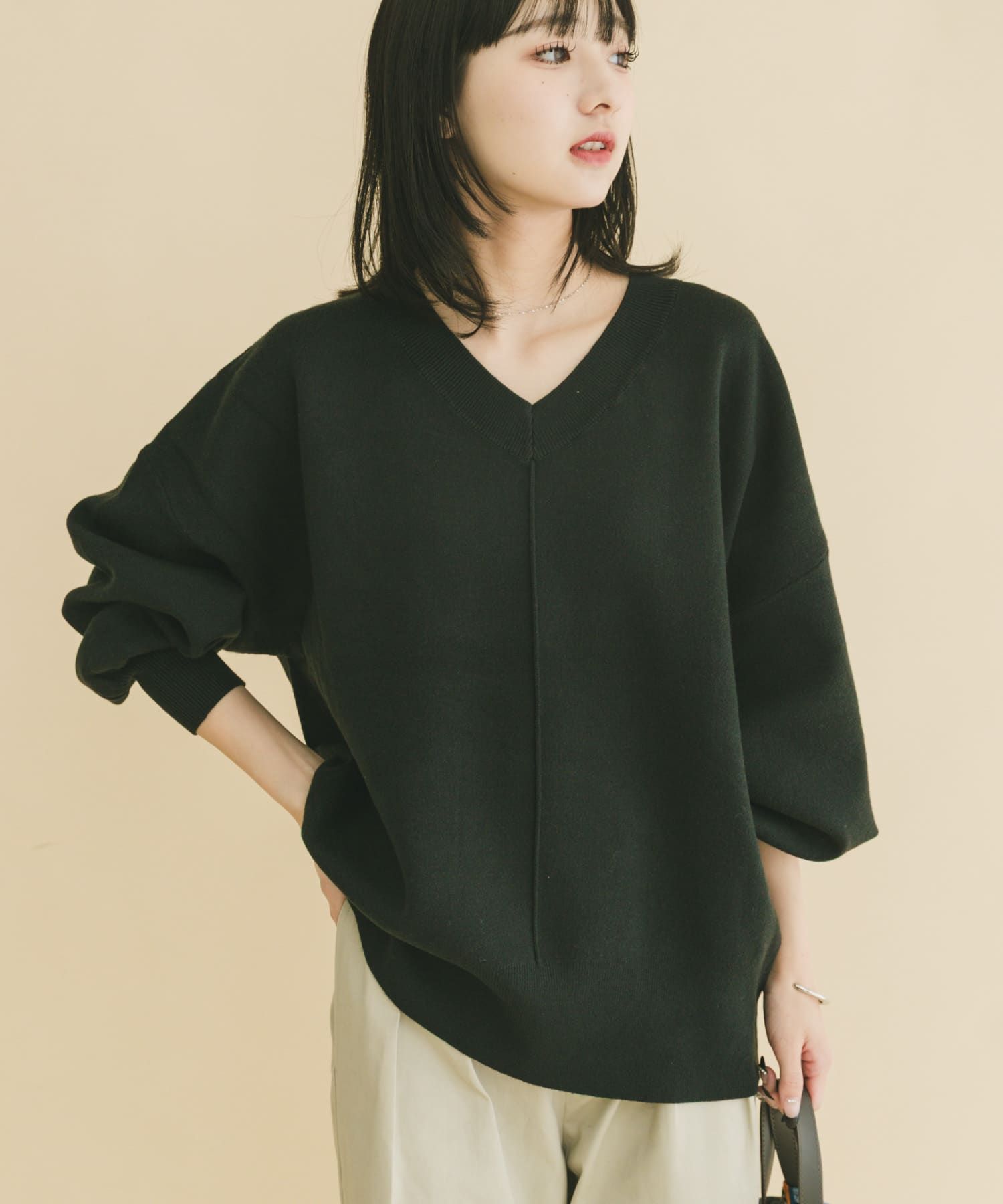 Vネックニットプルオーバー