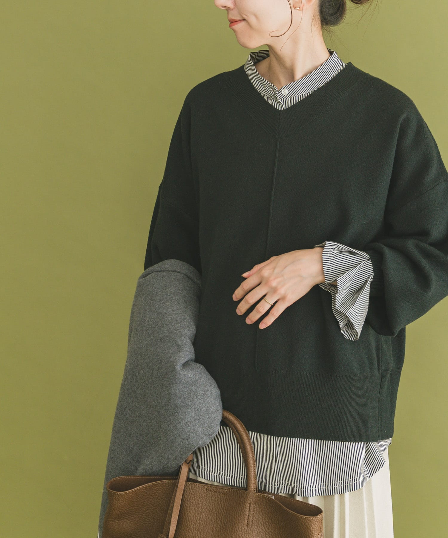 Vネックニットプルオーバー