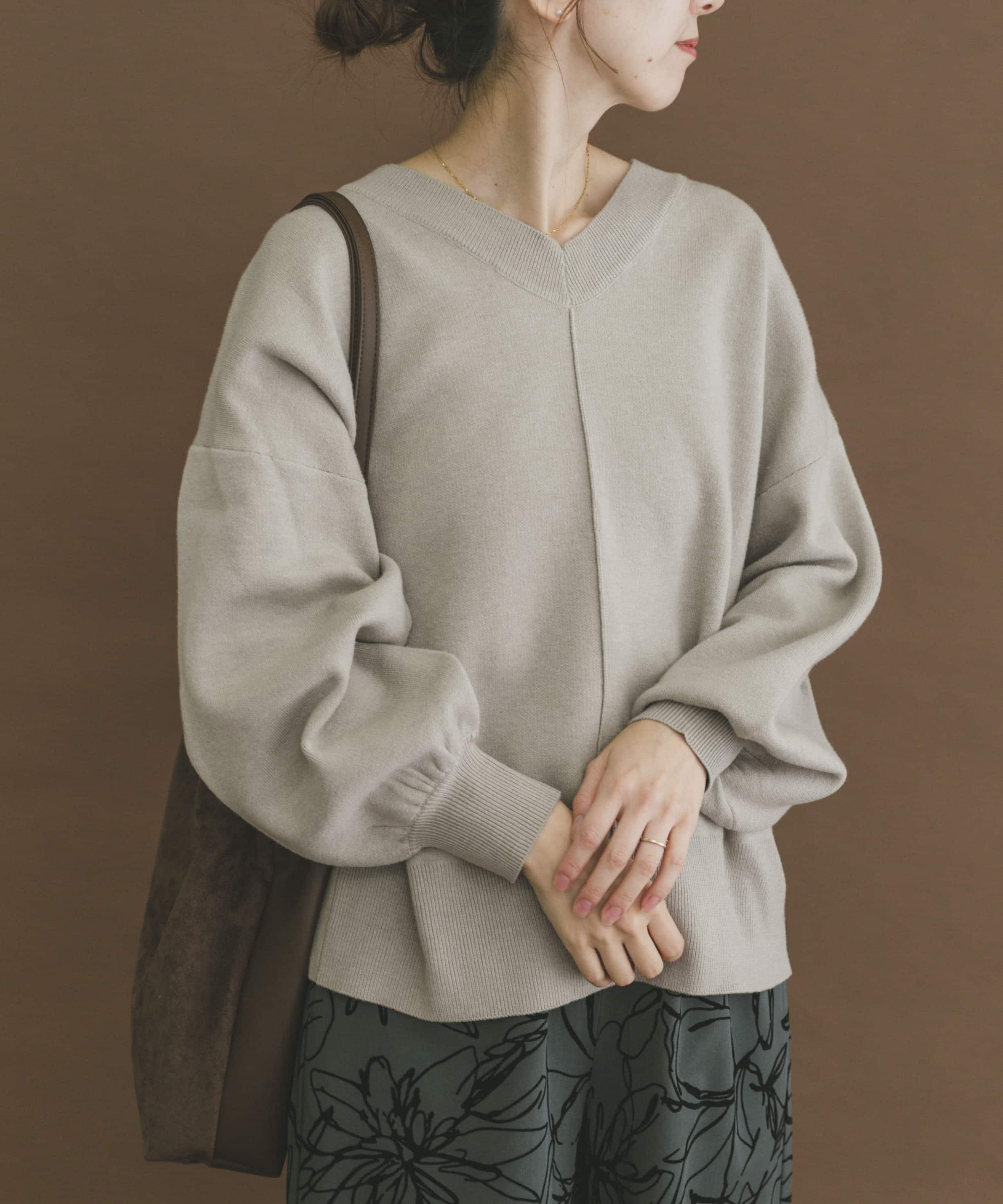 Vネックニットプルオーバー