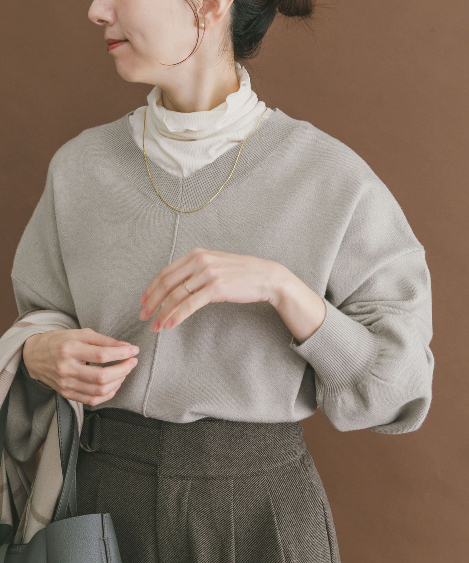 Vネックニットプルオーバー