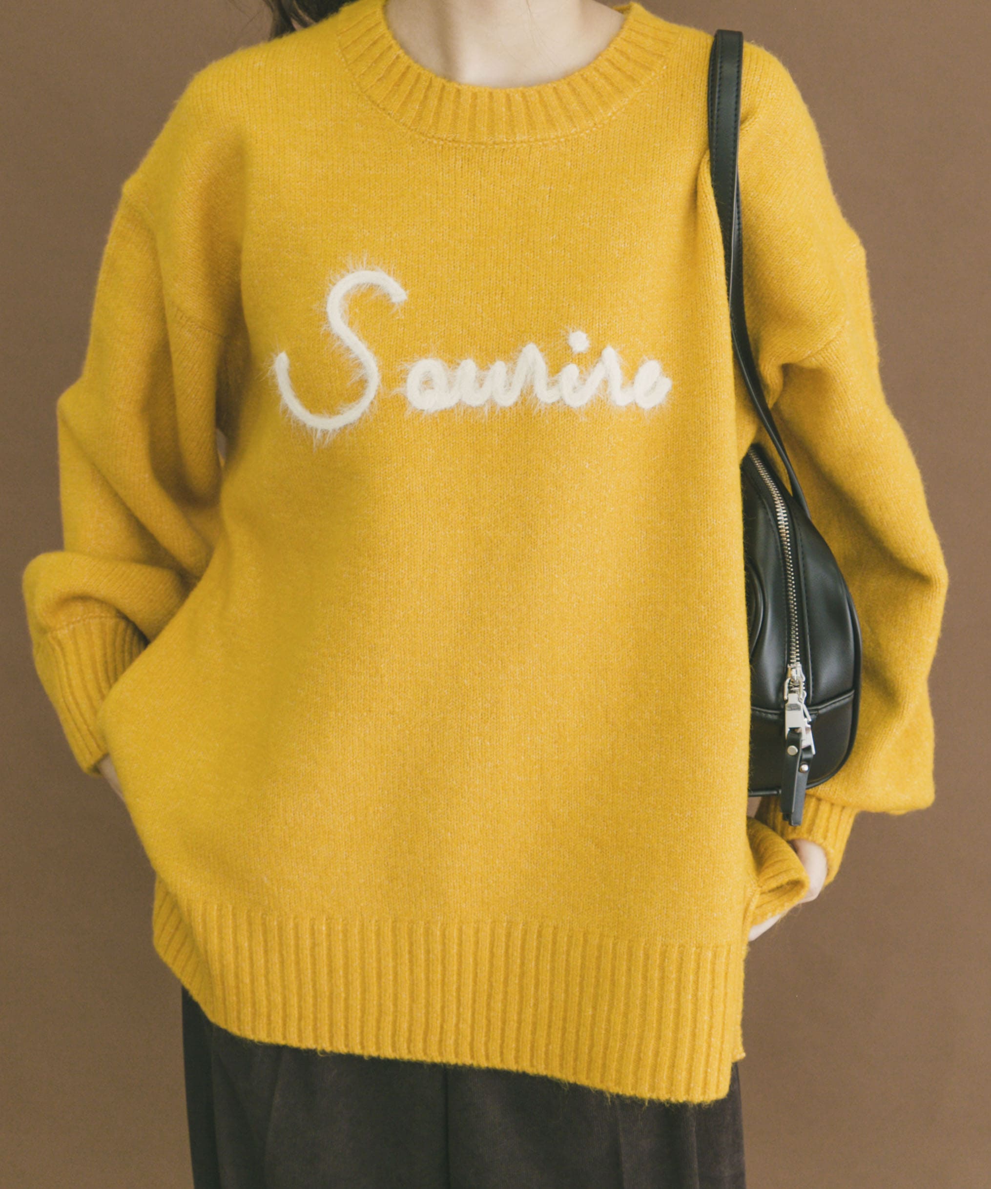 クルーネックロゴニットプルオーバー