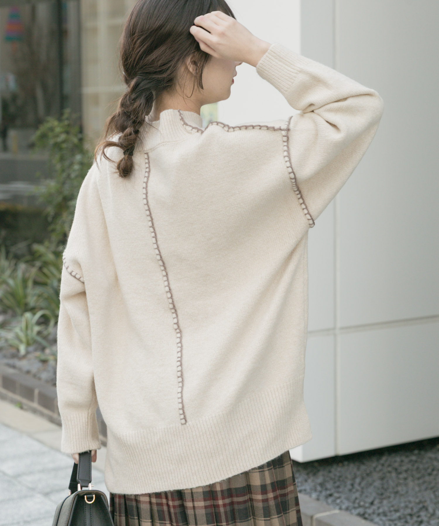 ハンドステッチハイネックニット