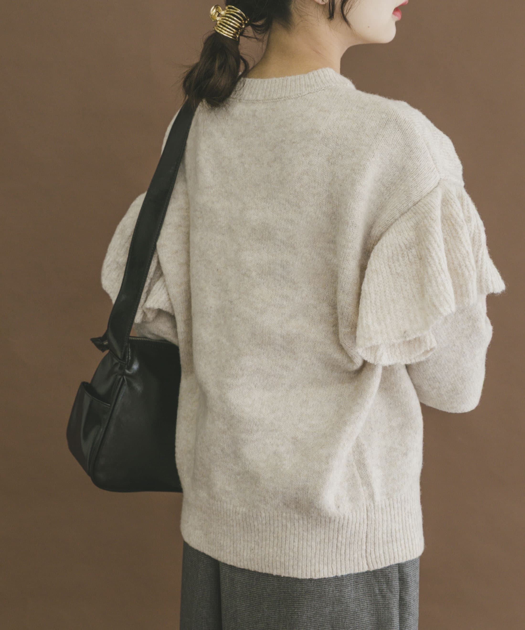 フリルクルーネックニット