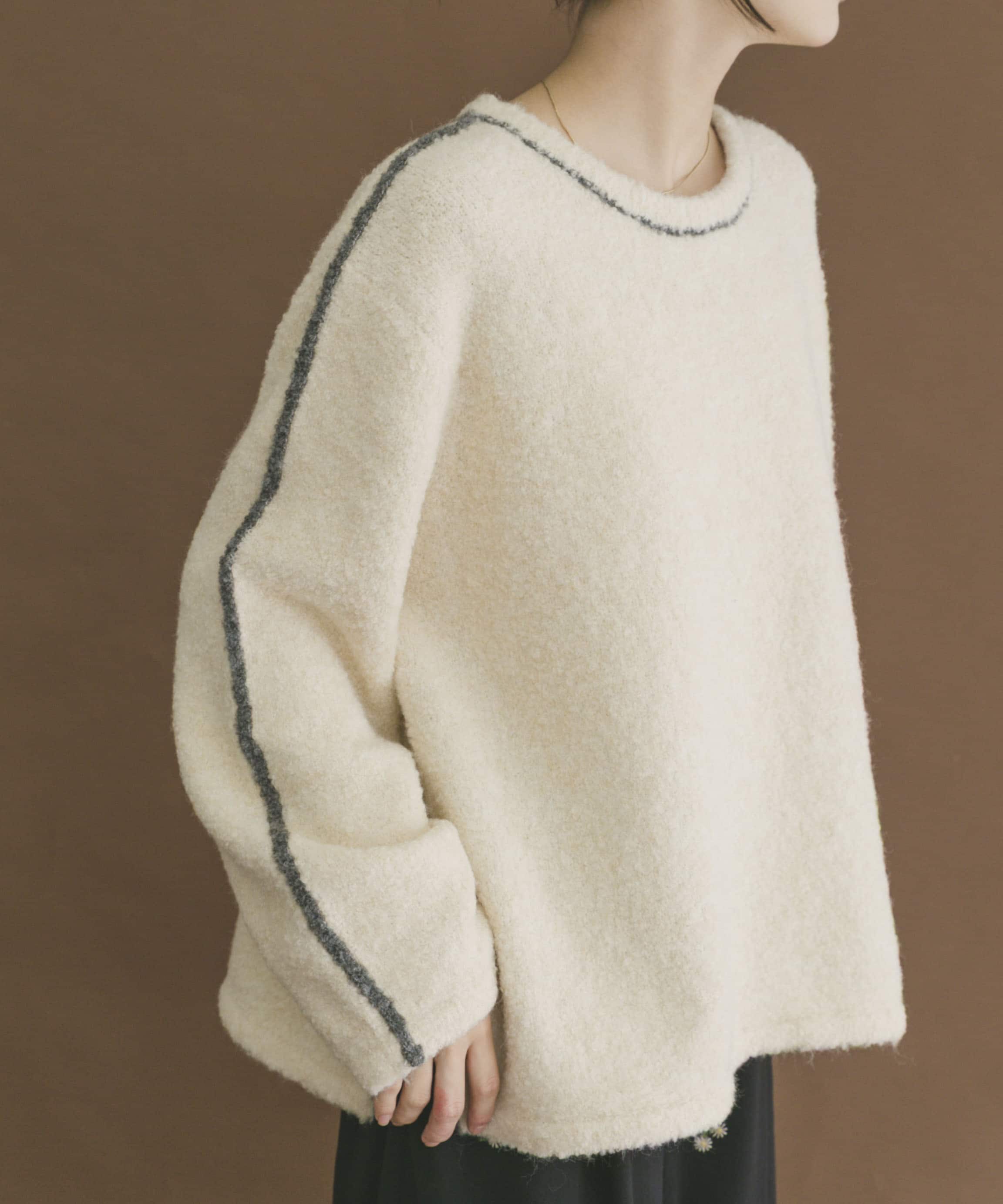 ブークレパイピングニット