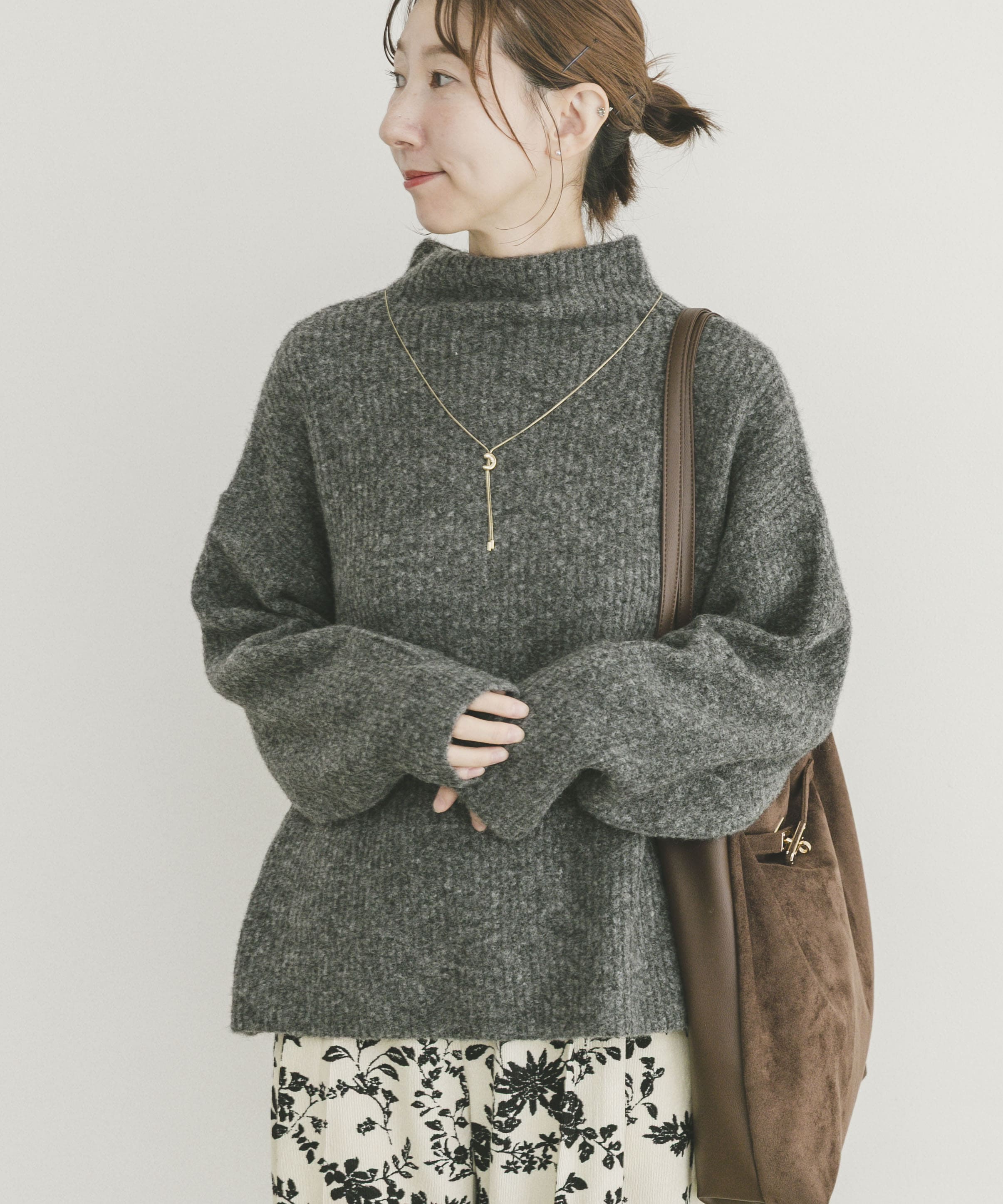 フワフワボトルネックニット